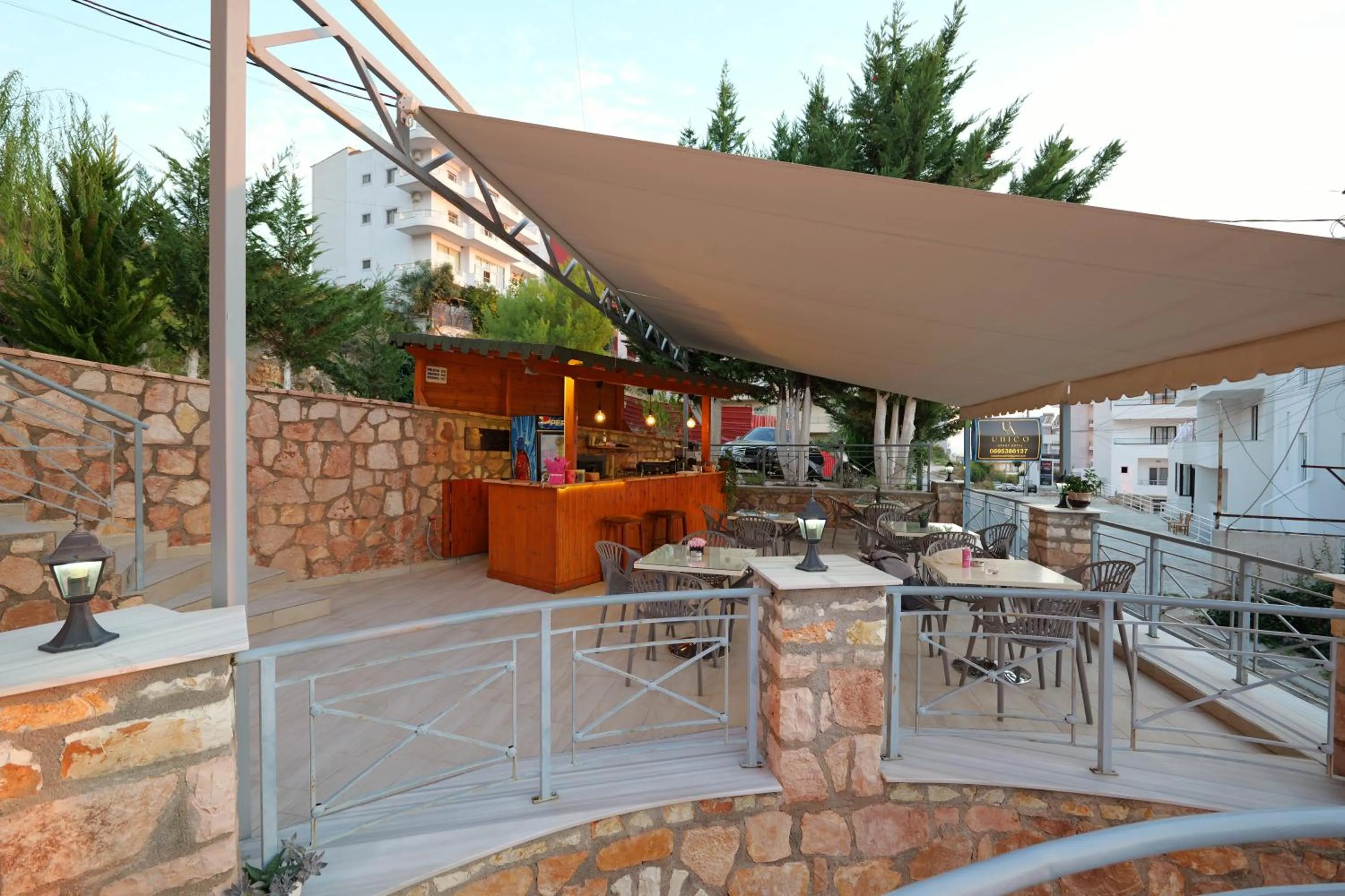 Restaurant/places to eat in Unico ApartHotel