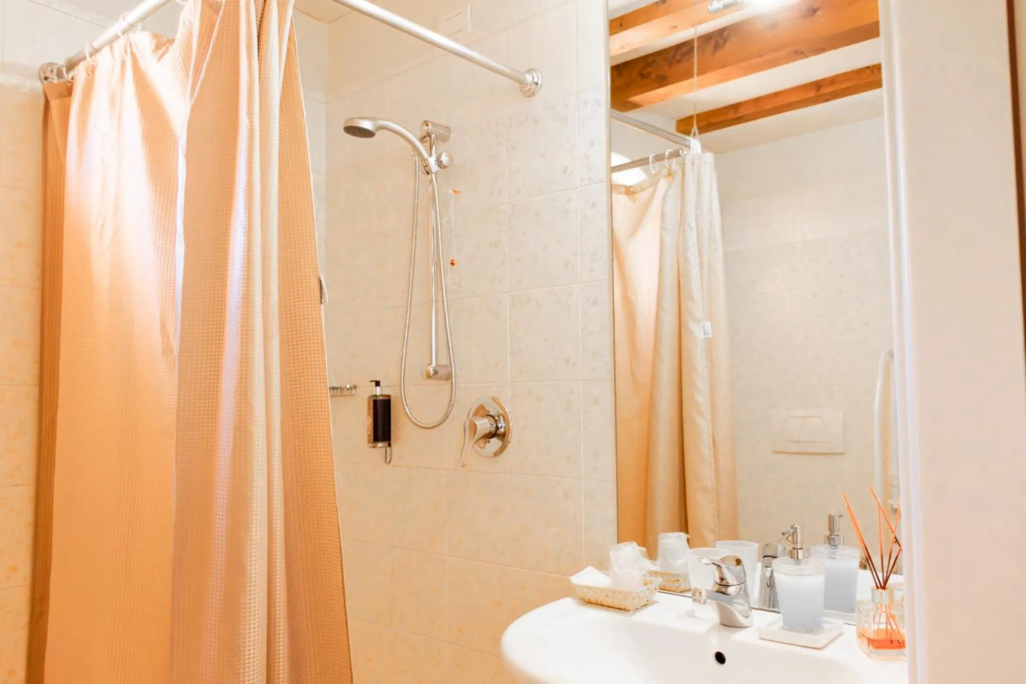 Shower in Hotel Dependance Silvestro