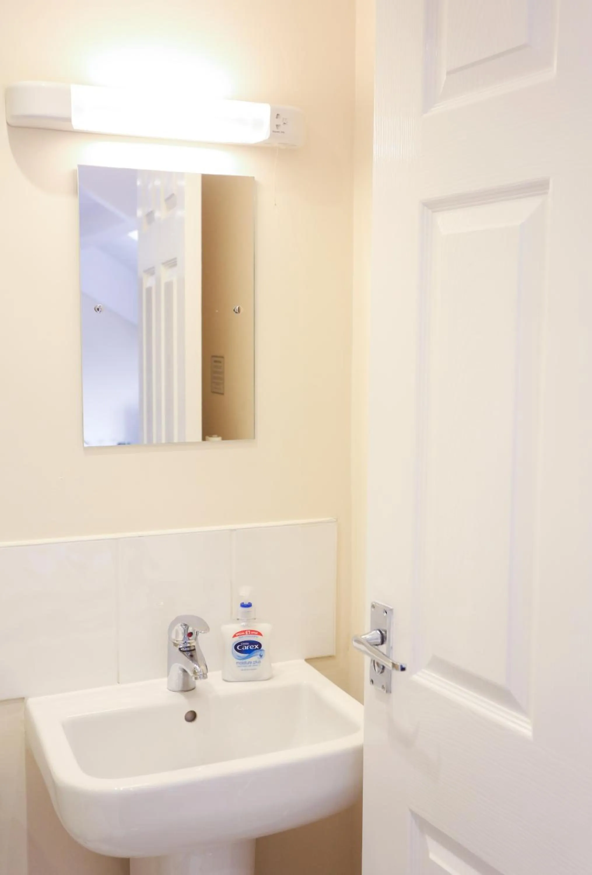 Bathroom in Riviera Guesthouse