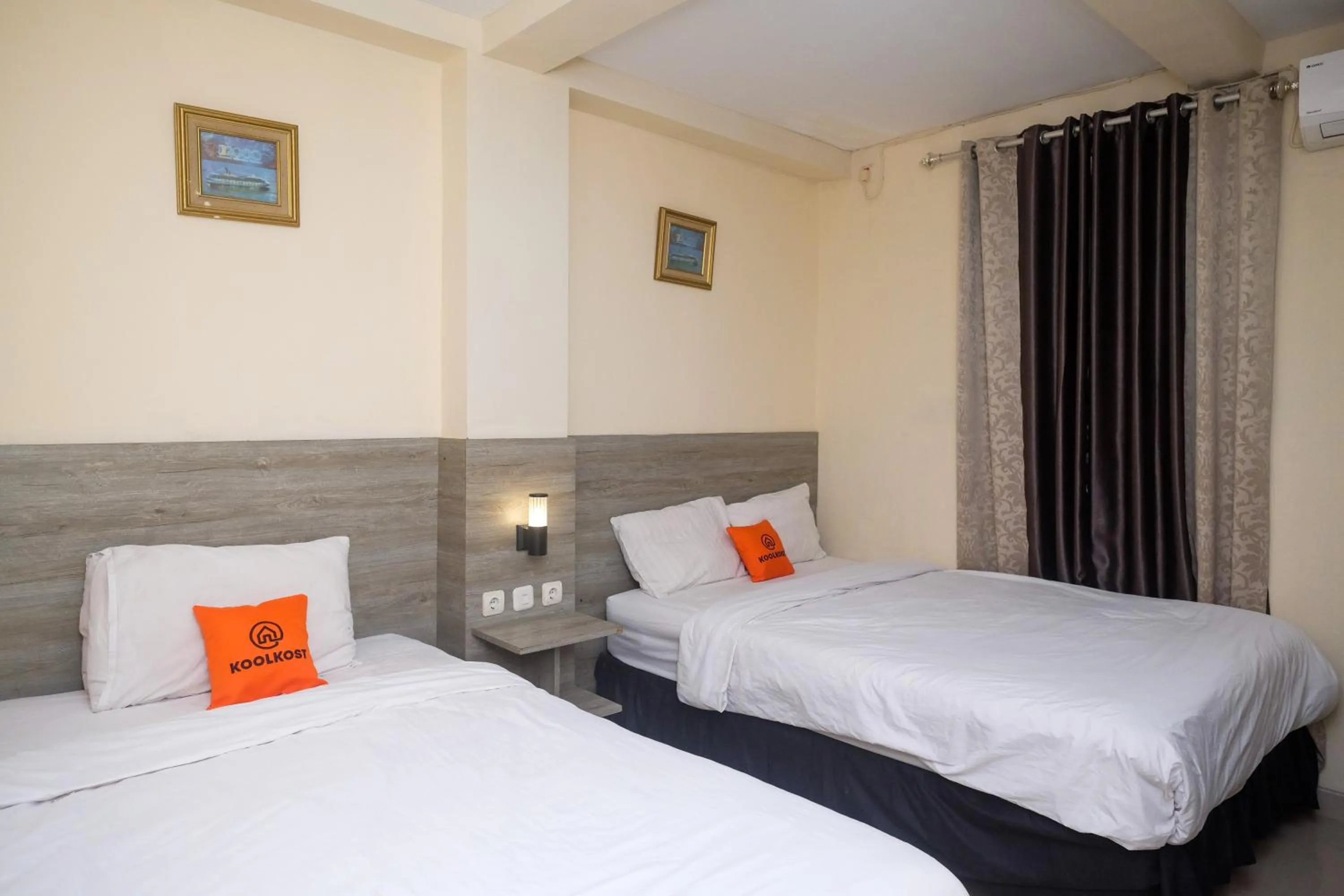 Bedroom, Bed in Koolkost near Stadion Maguwoharjo