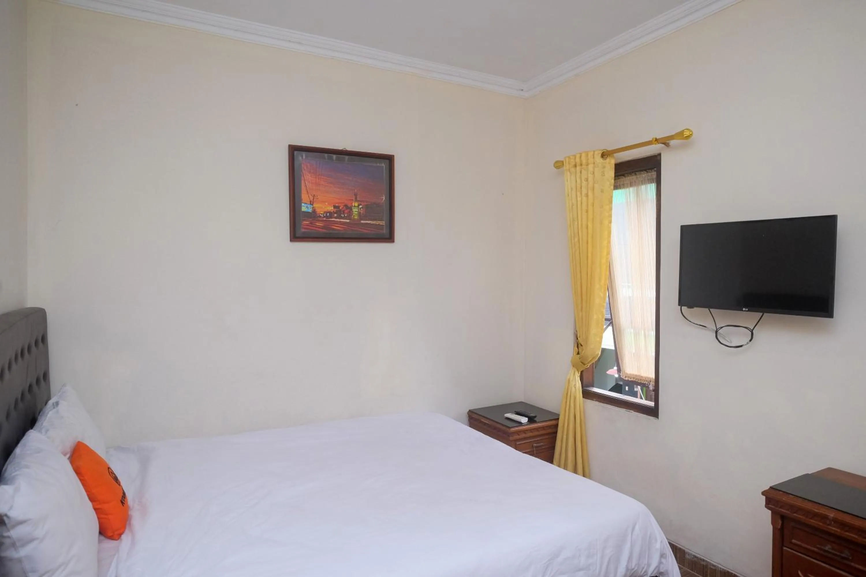 Bedroom, Bed in Koolkost near Stadion Maguwoharjo