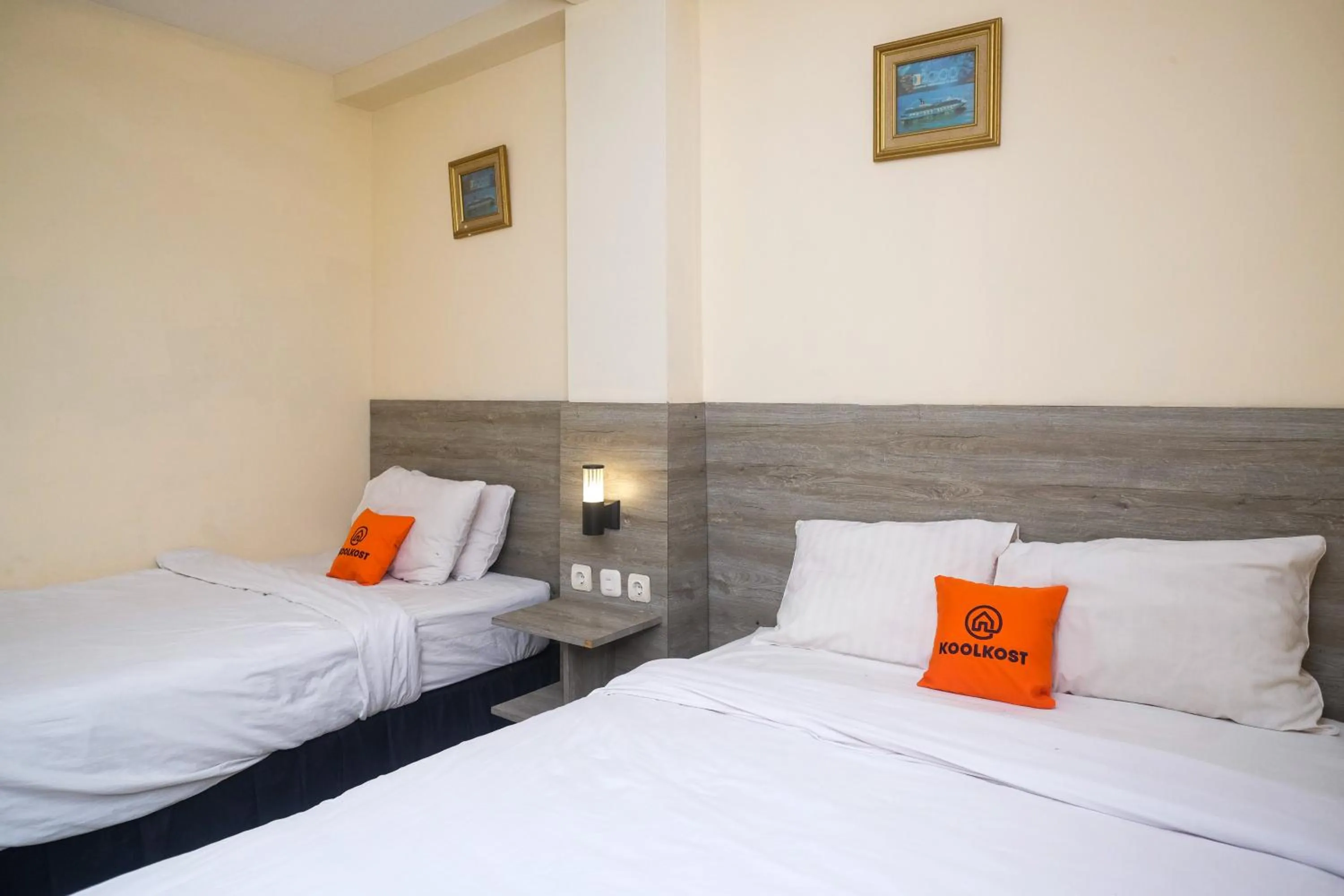 Bedroom, Bed in Koolkost near Stadion Maguwoharjo