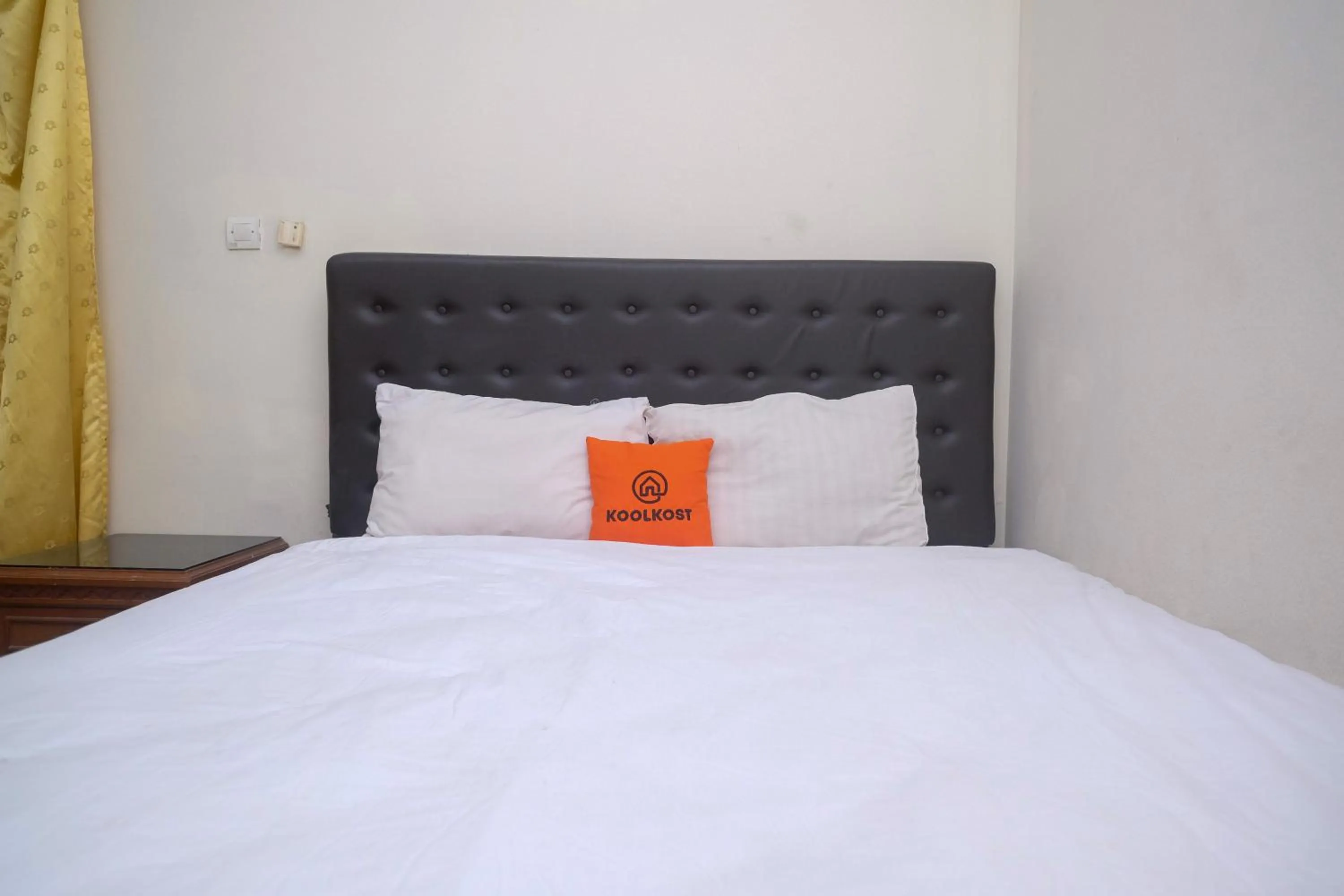 Bedroom, Bed in Koolkost near Stadion Maguwoharjo