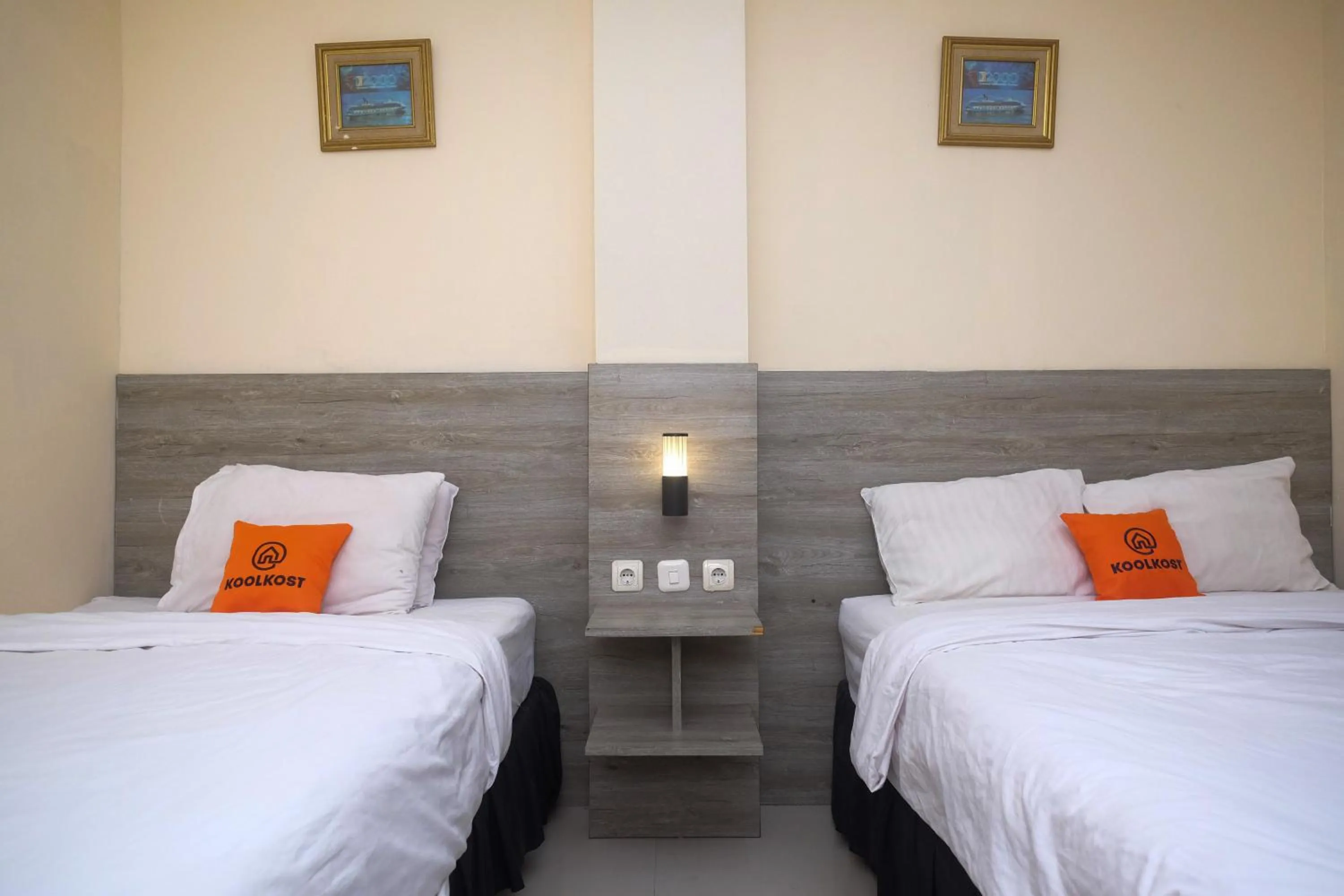 Bedroom, Bed in Koolkost near Stadion Maguwoharjo