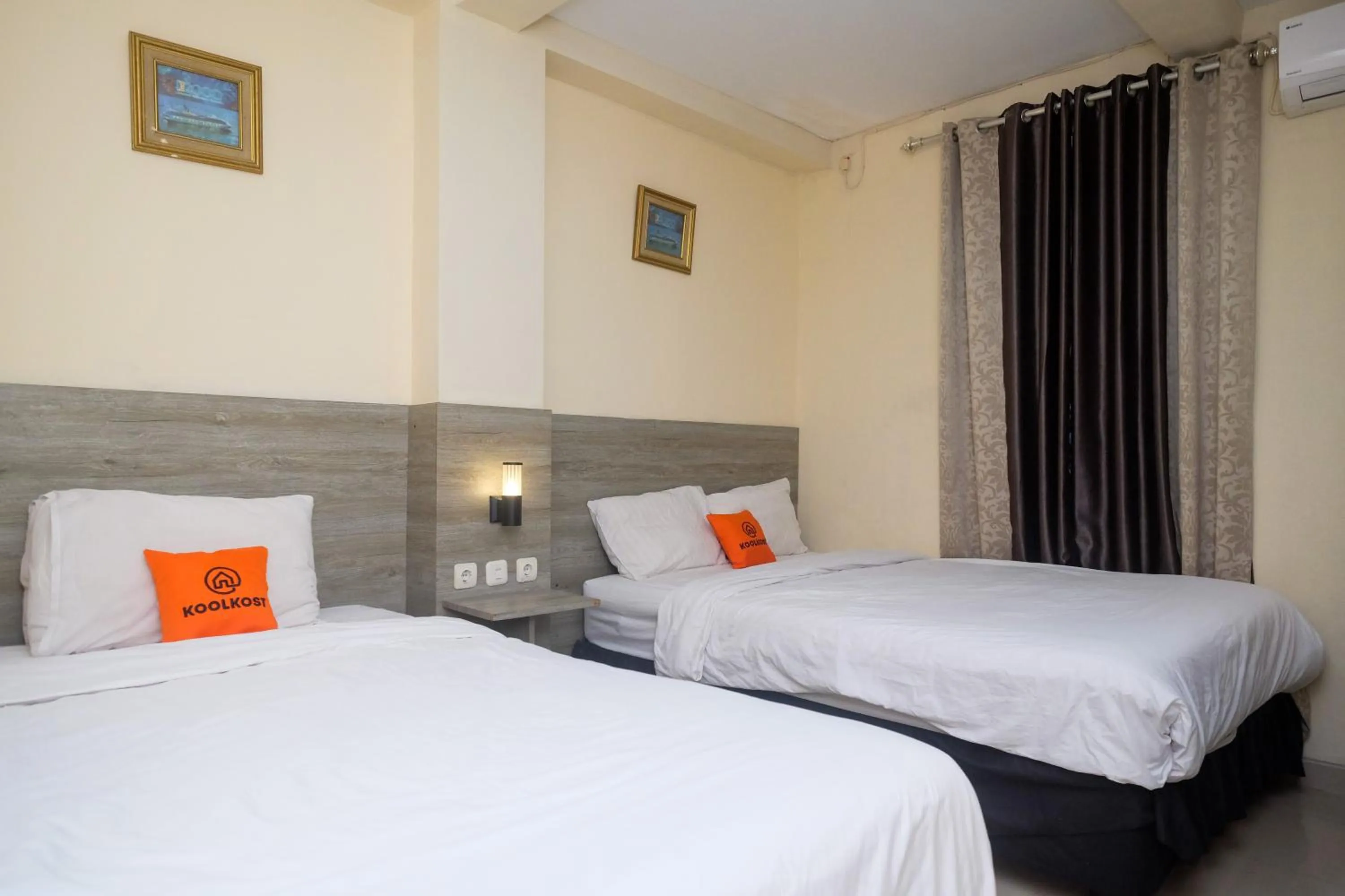 Bedroom, Bed in Koolkost near Stadion Maguwoharjo