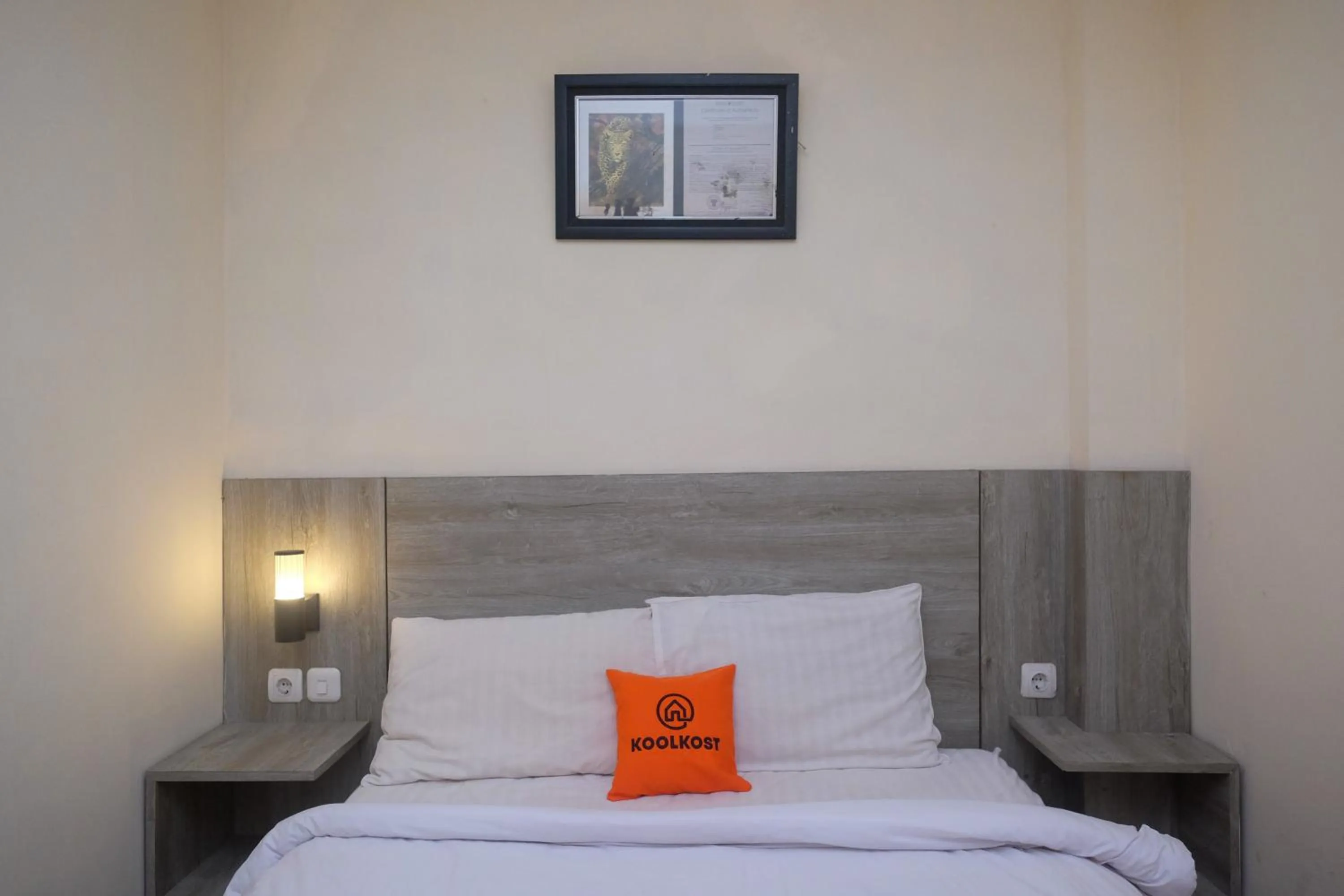 Bedroom, Bed in Koolkost near Stadion Maguwoharjo