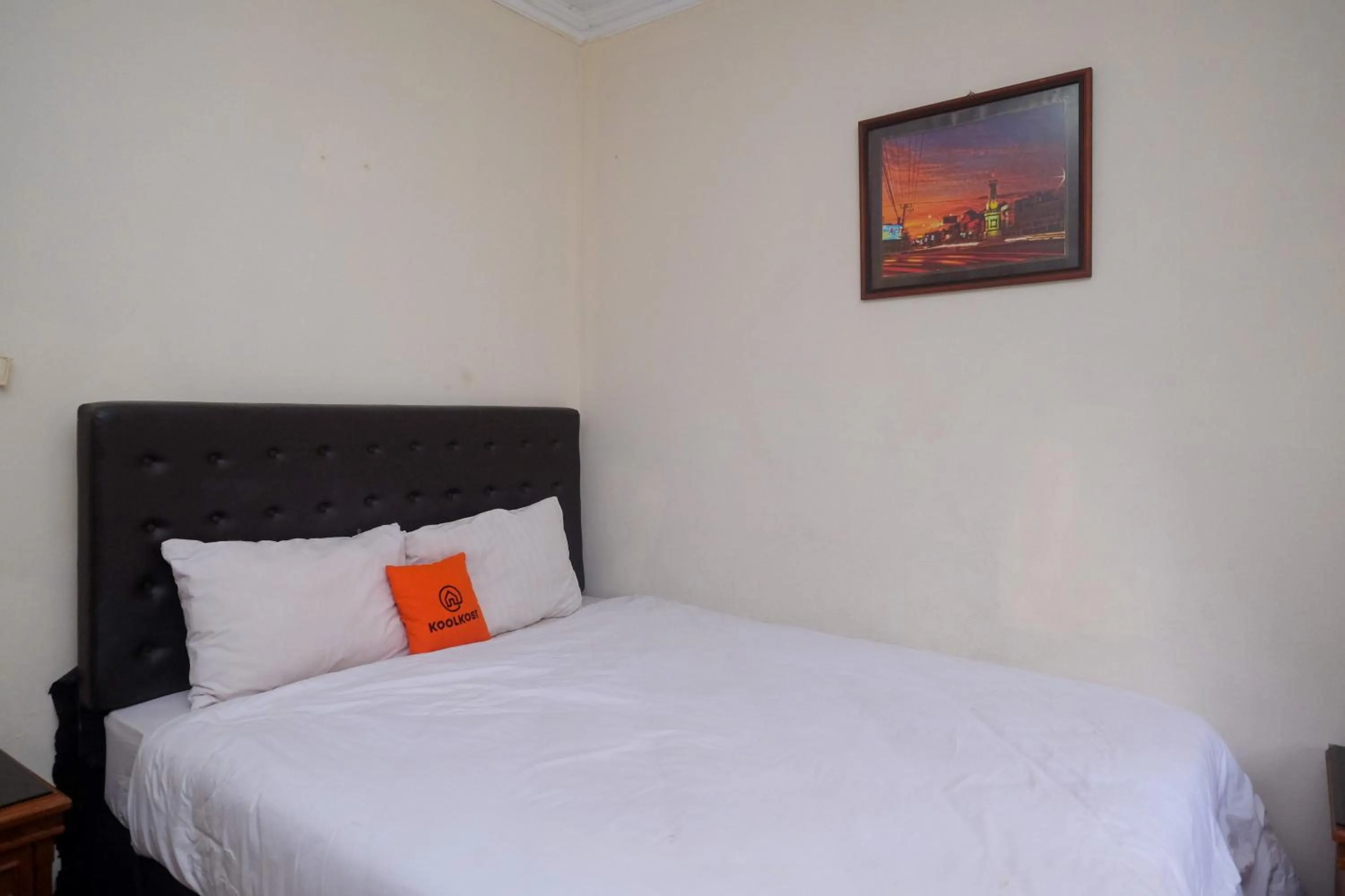 Bedroom, Bed in Koolkost near Stadion Maguwoharjo