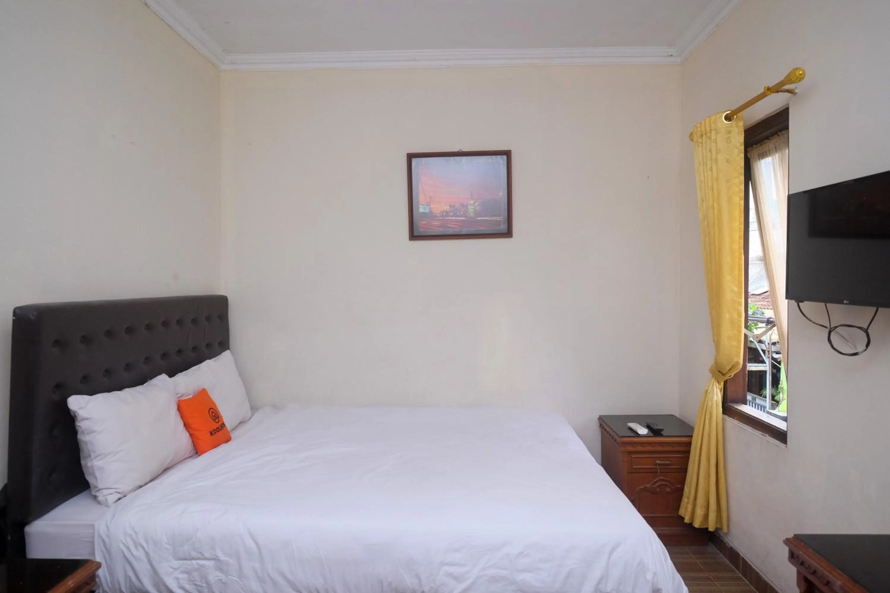 Bedroom, Bed in Koolkost near Stadion Maguwoharjo