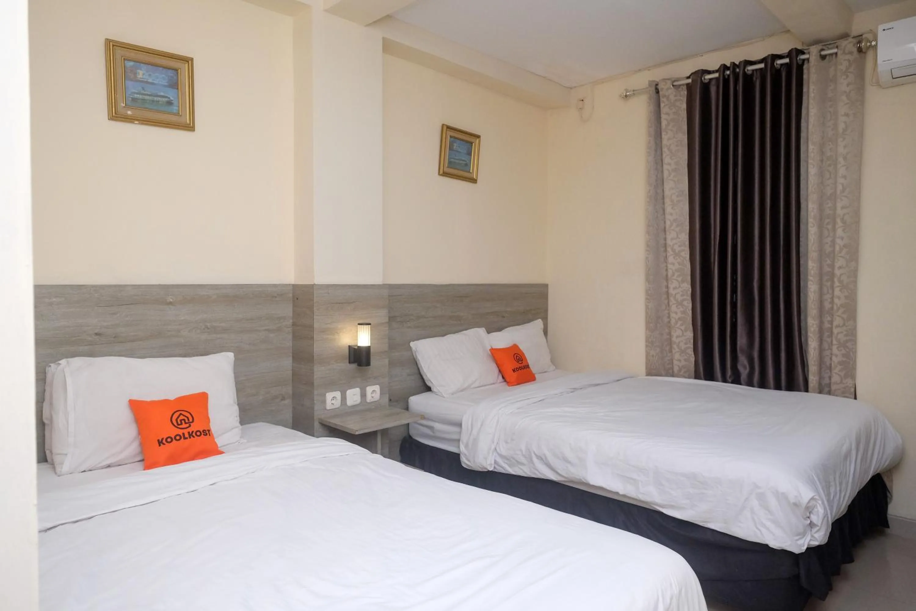 Bedroom, Bed in Koolkost near Stadion Maguwoharjo