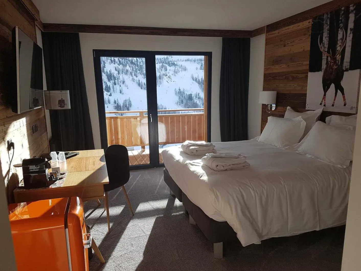 Bed in Chalet Marano Restaurant & Spa