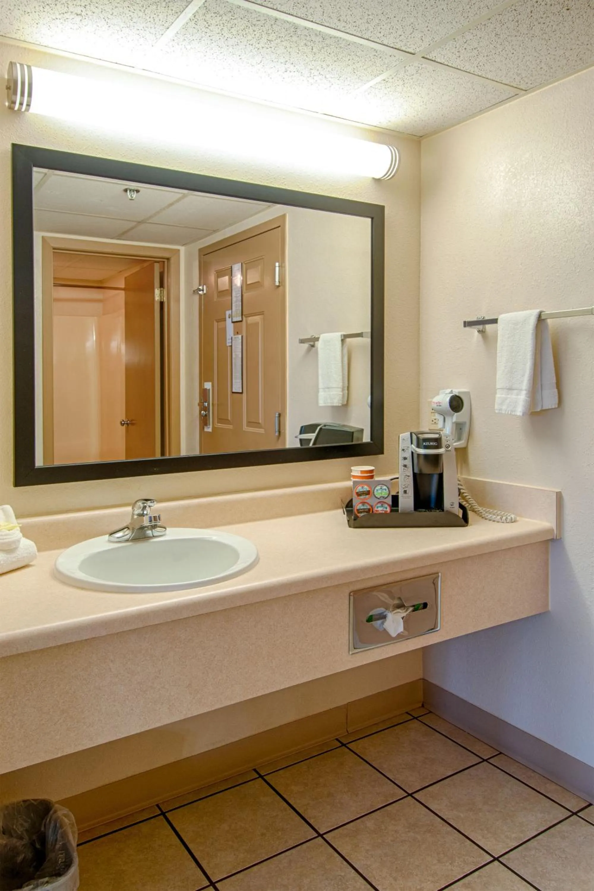 Bathroom in Park Tower Inn