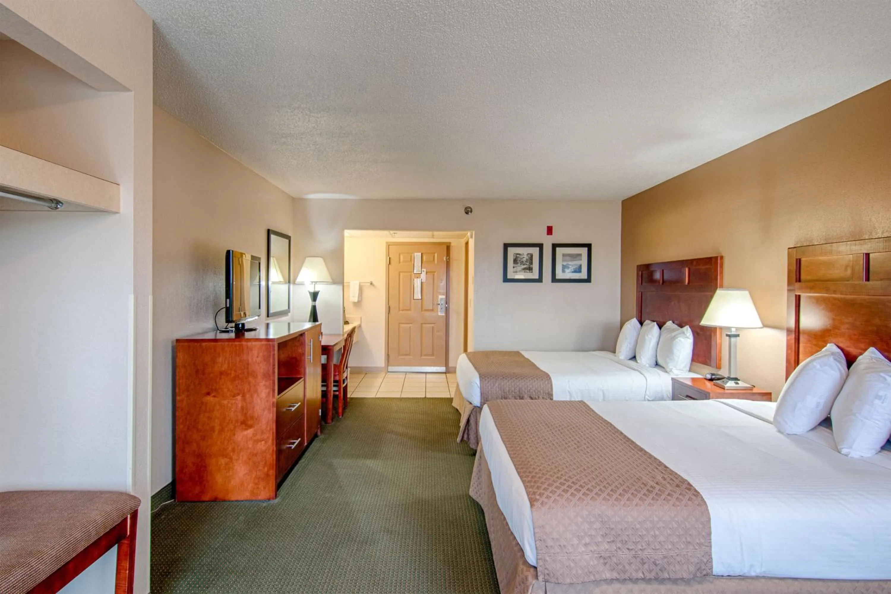 Bed in Park Tower Inn