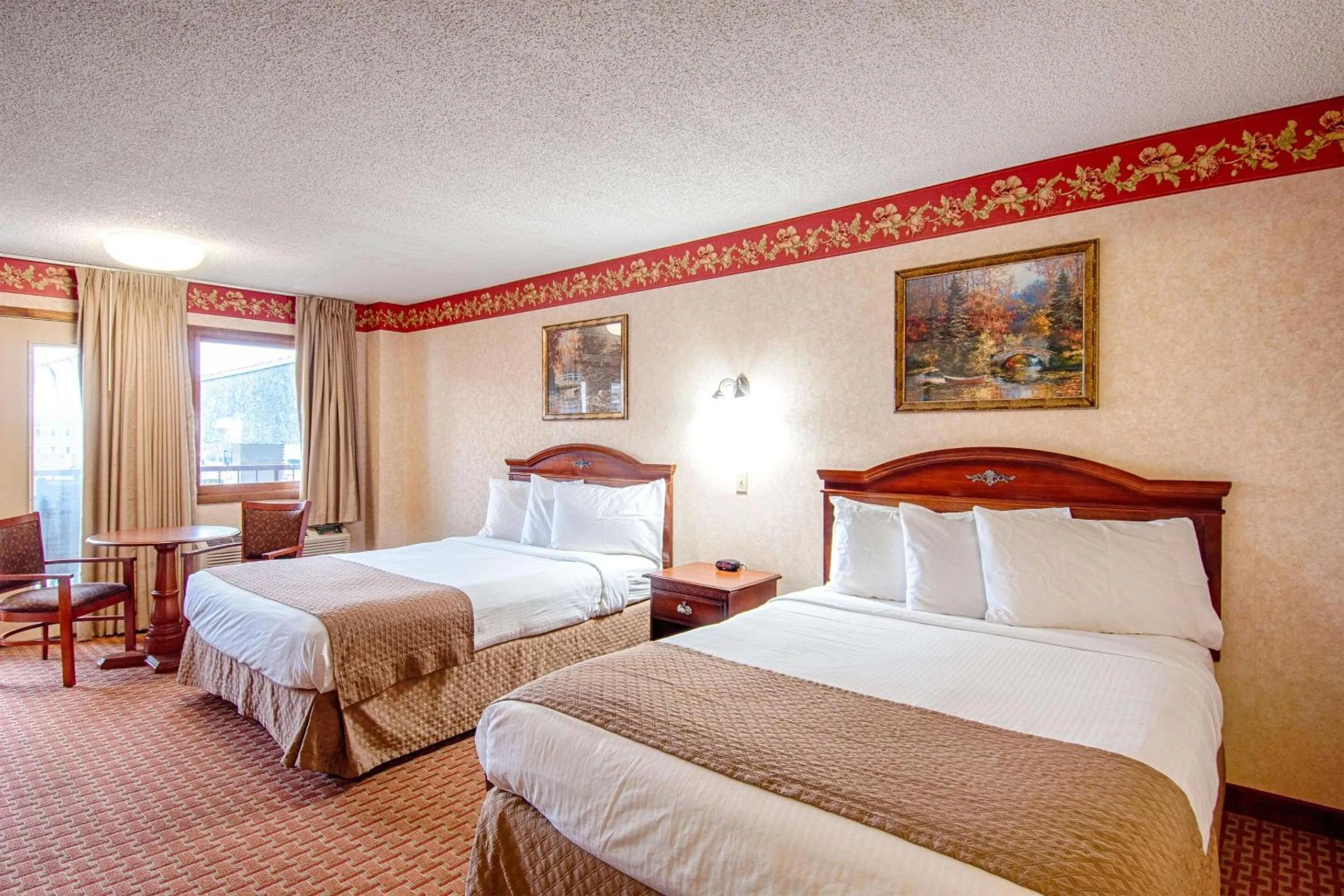 Bedroom, Bed in Park Tower Inn