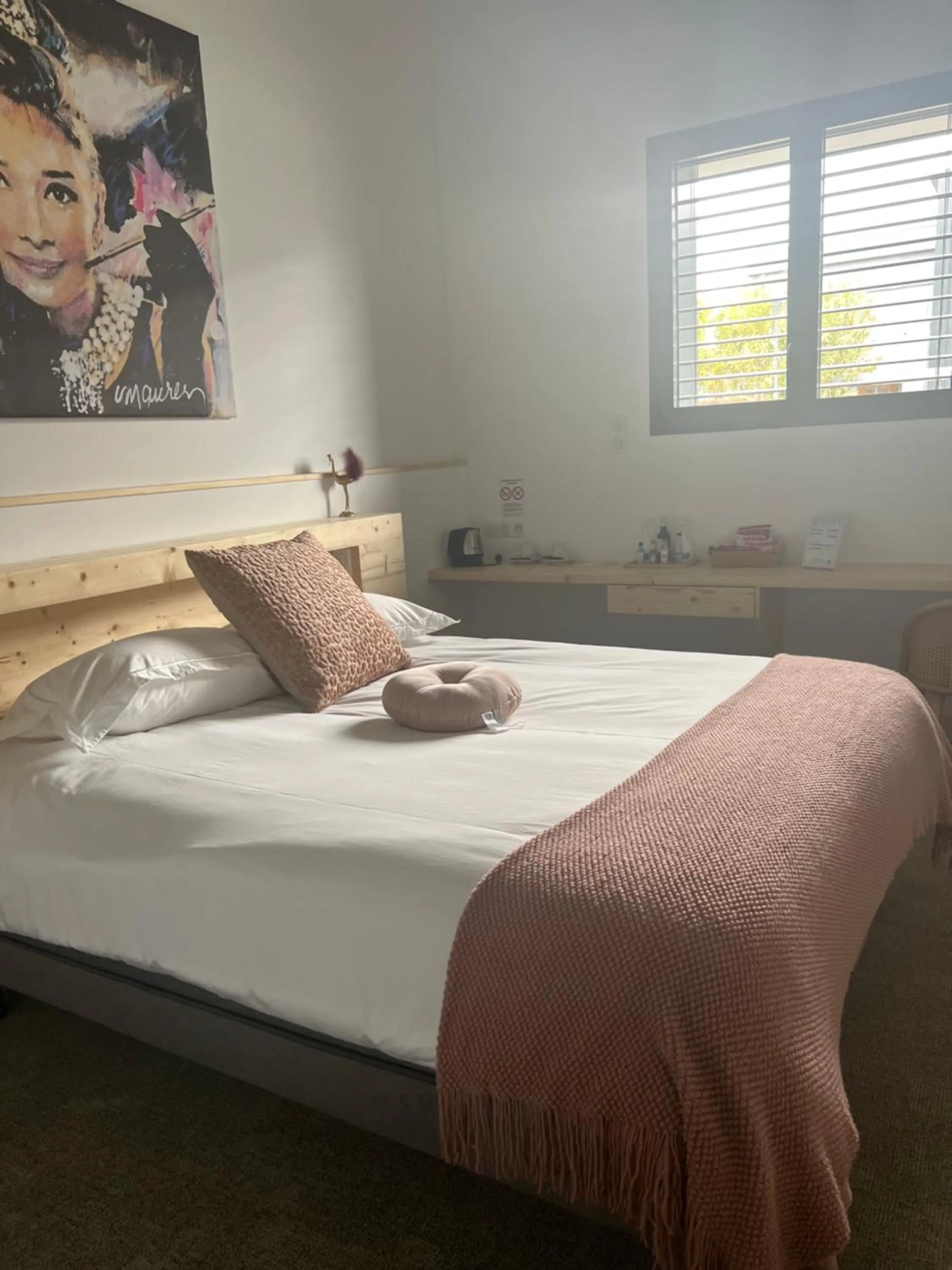 Bed in Le B Complexe Hôtel