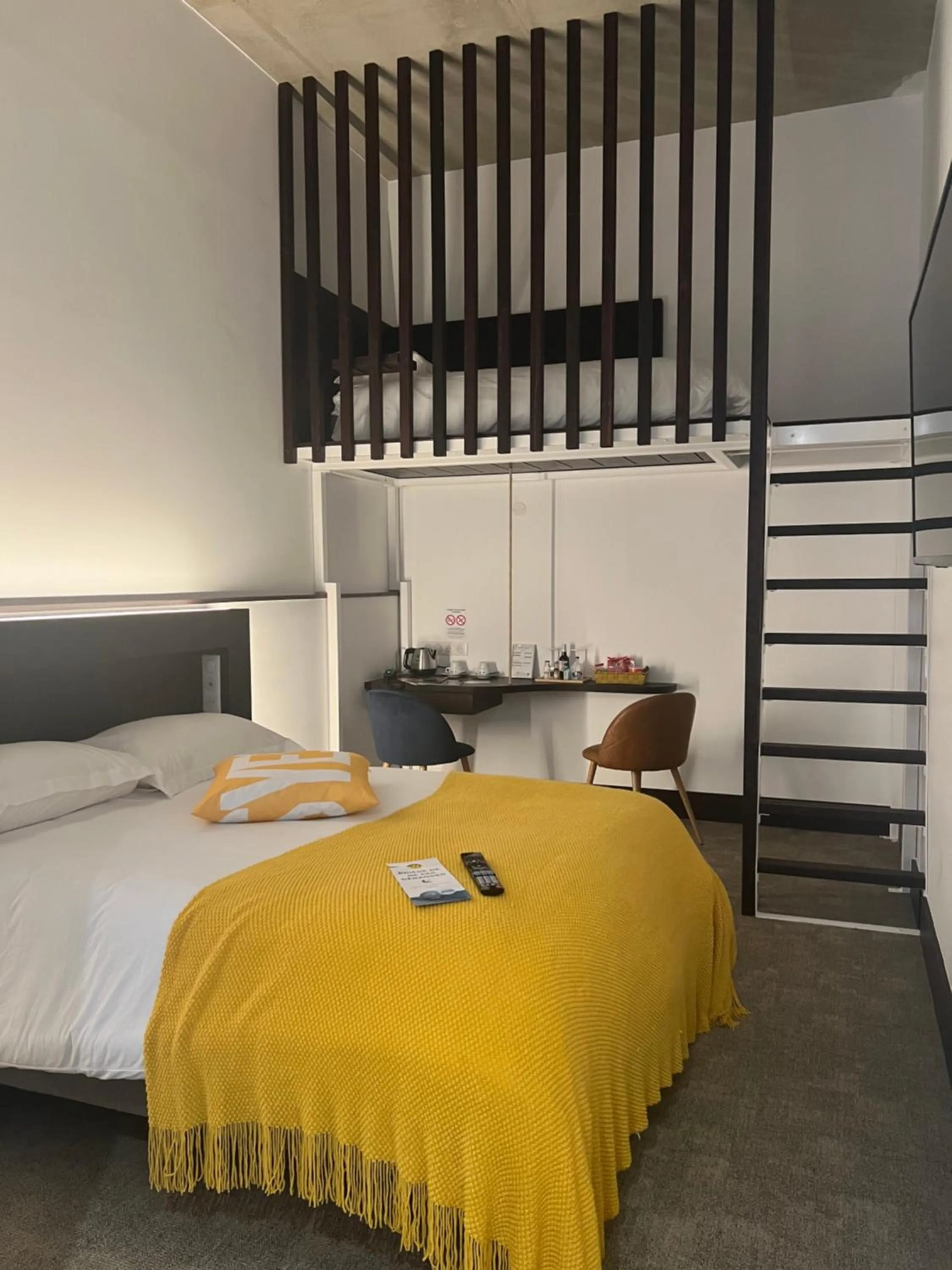 Bed in Le B Complexe Hôtel