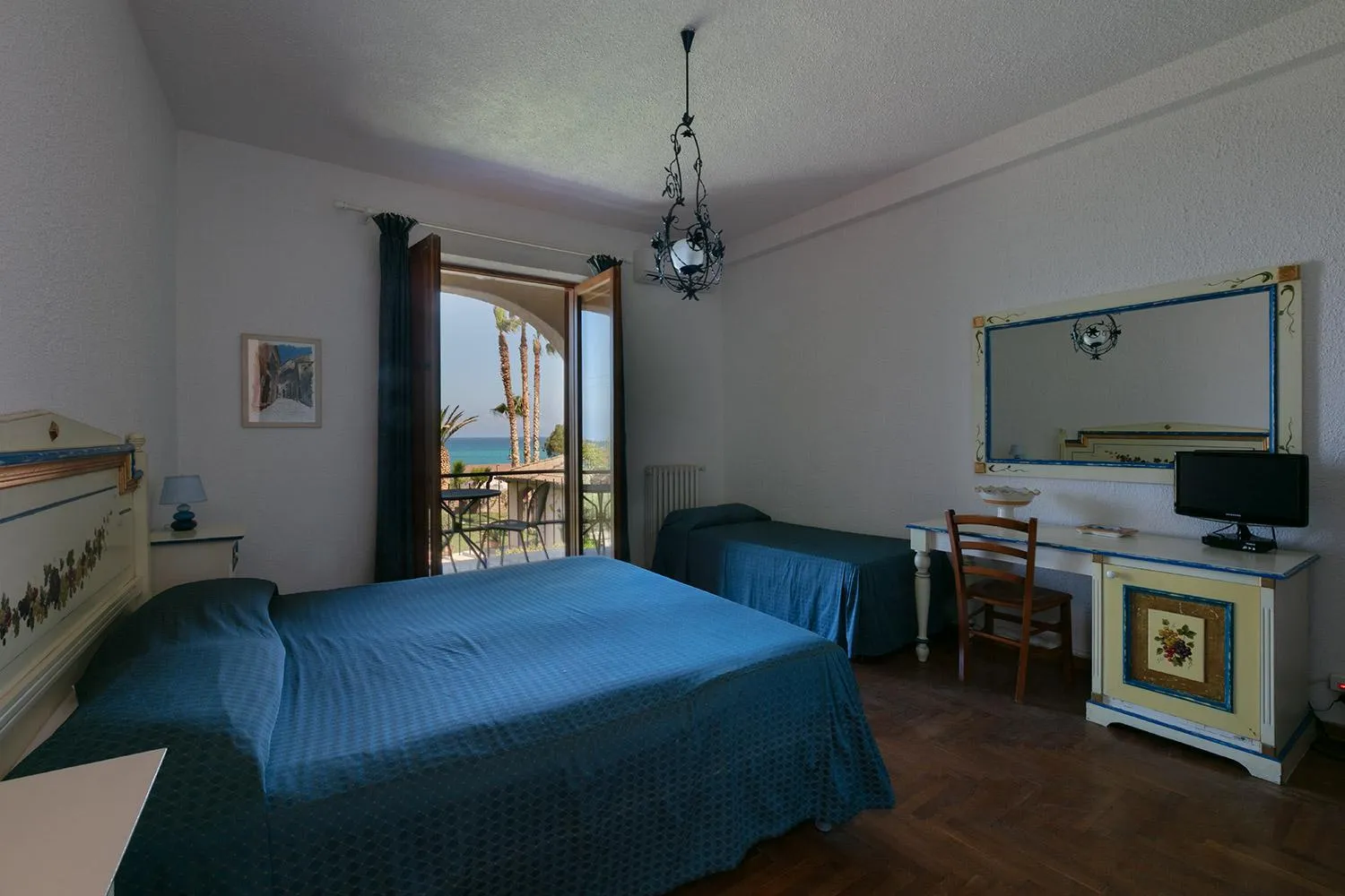 Photo of the whole room, Bed in Villa Giada