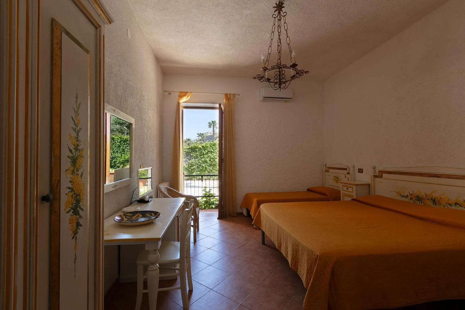 Photo of the whole room, Bed in Villa Giada