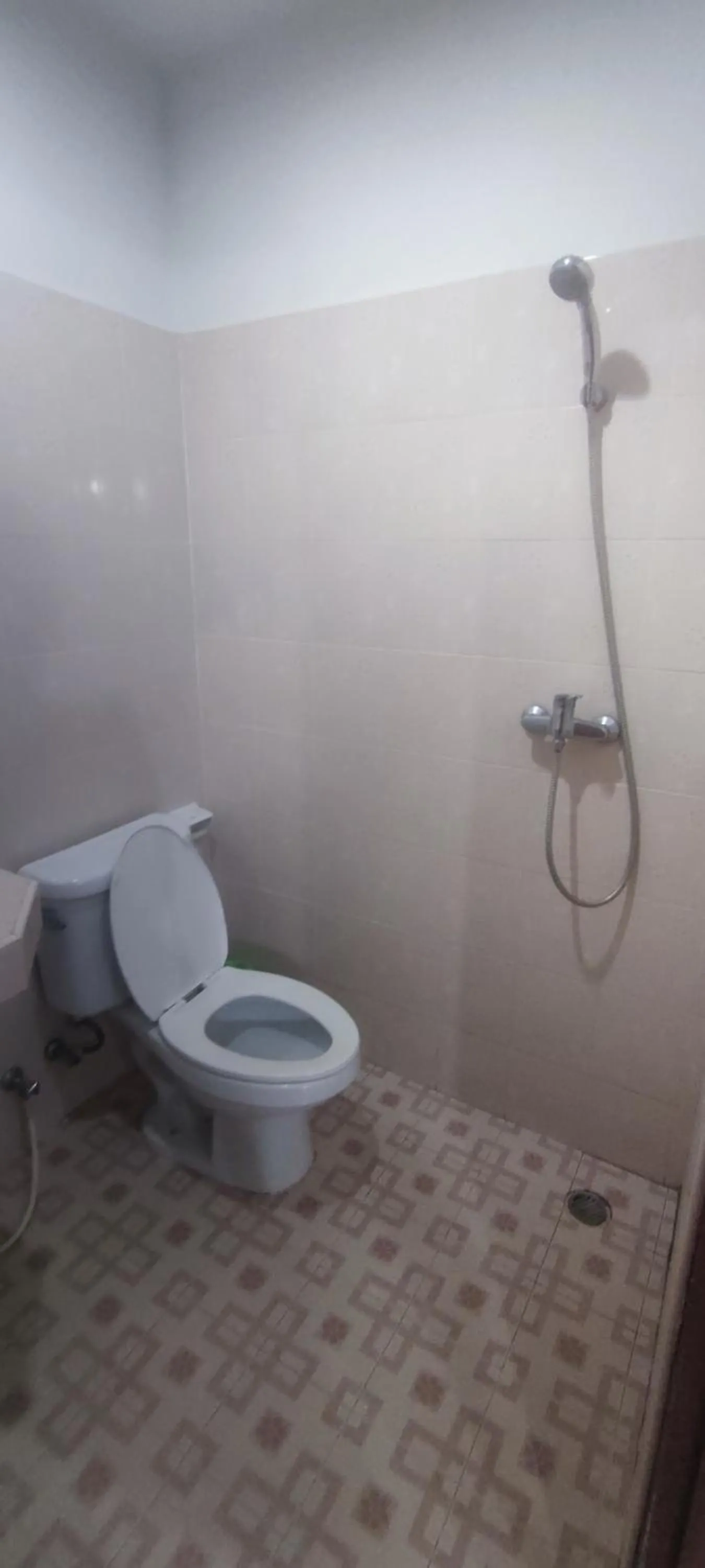 Shower in G&B Guesthouse