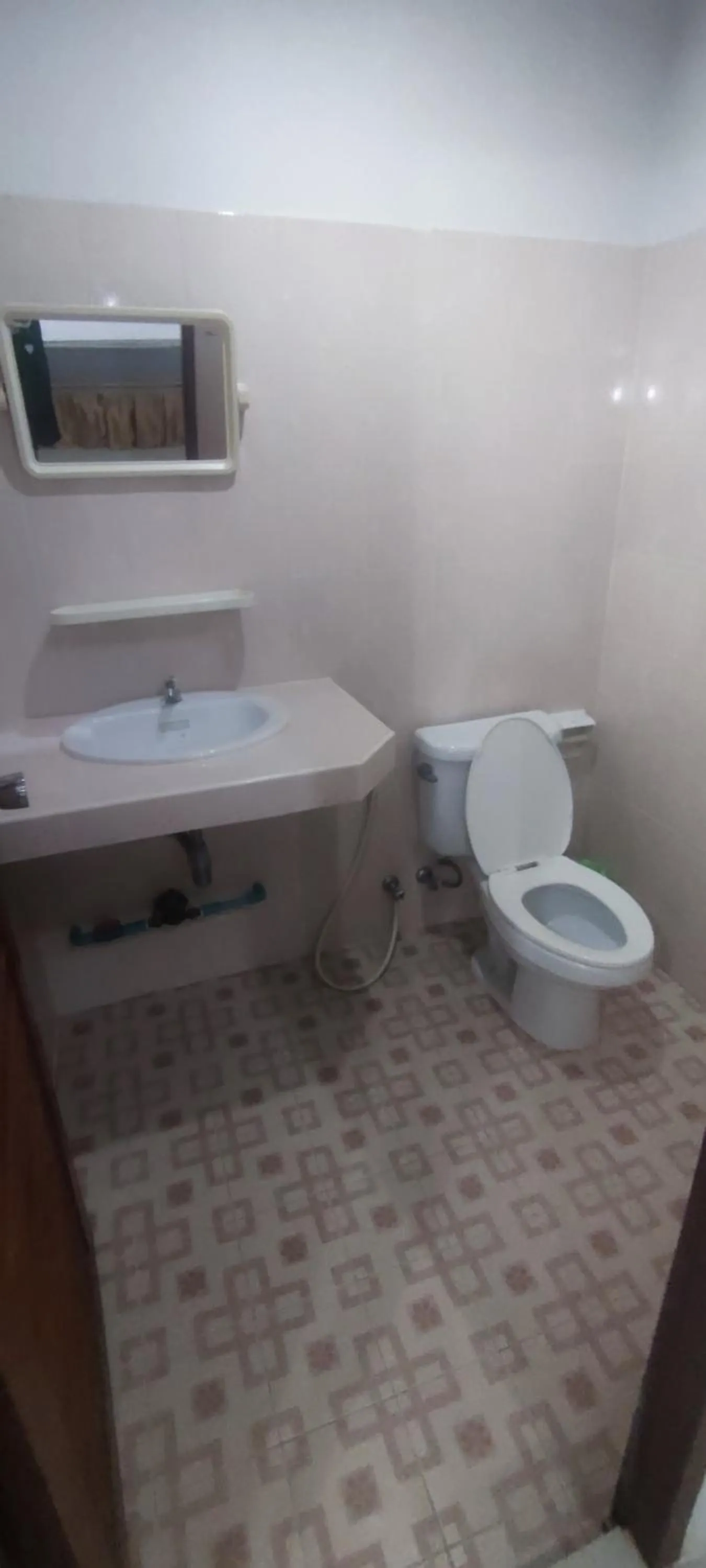 Toilet in G&B Guesthouse