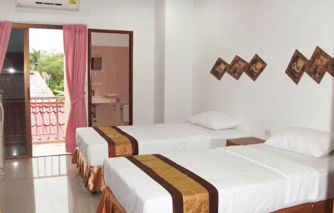 Shower, Bed in G&B Guesthouse