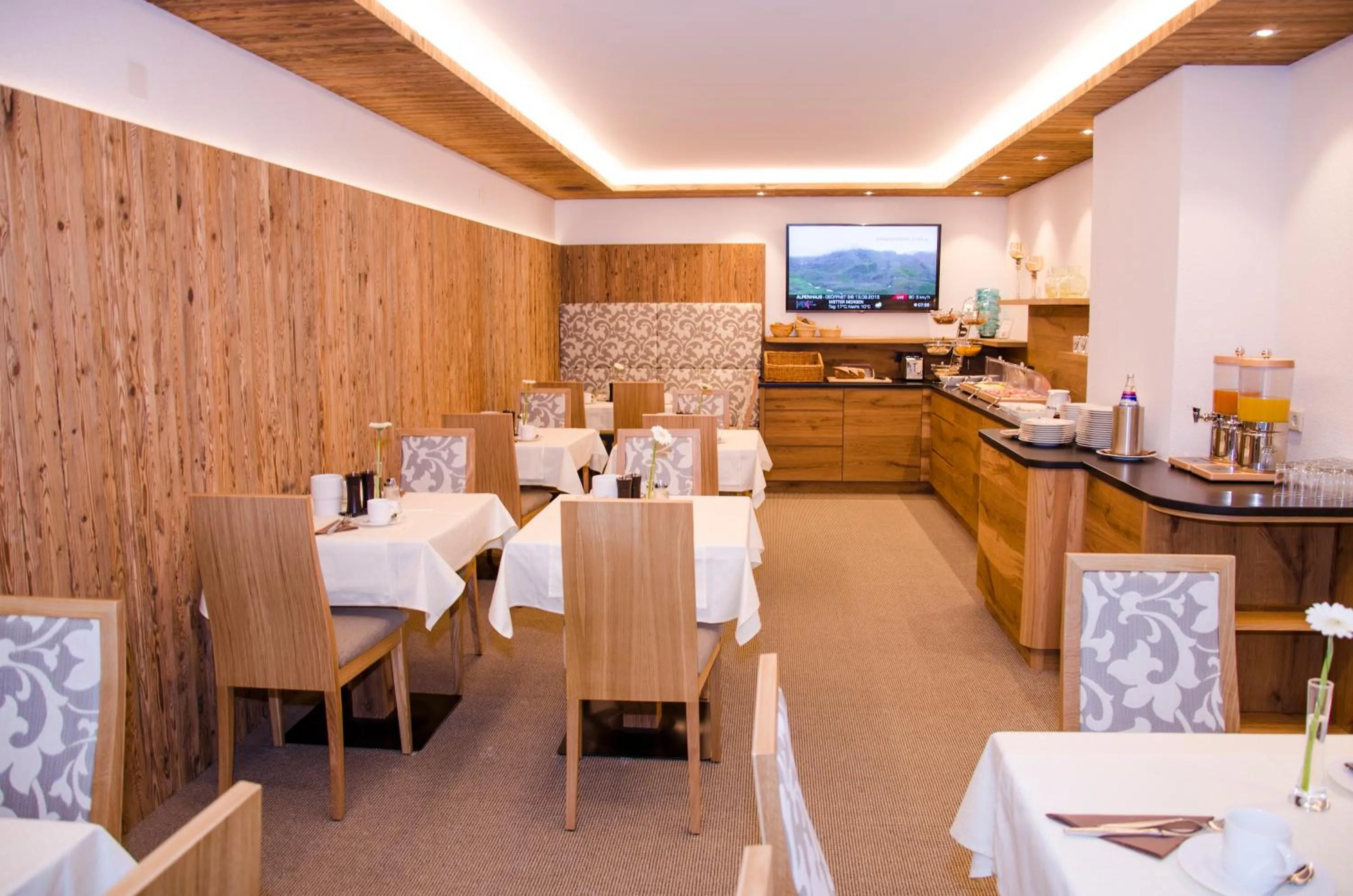 Restaurant/places to eat in Hotel Garni Mirabell