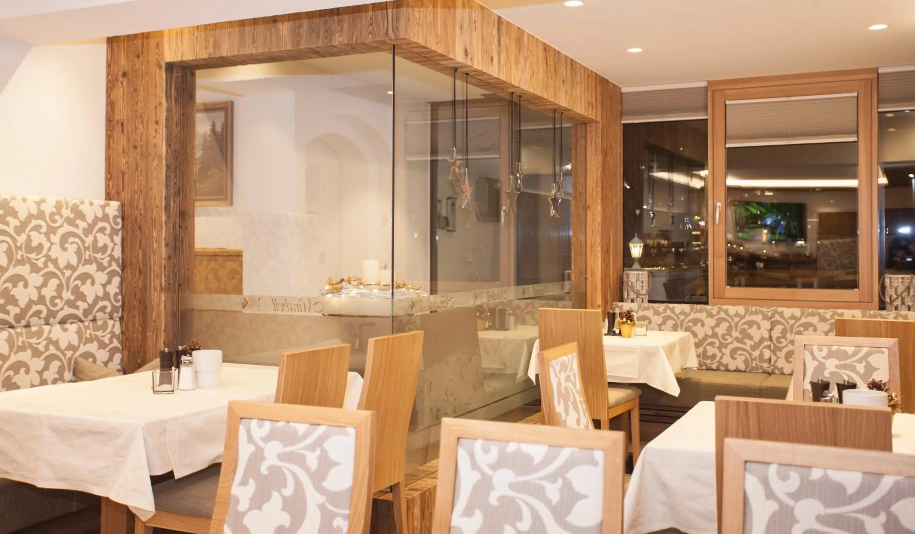 Restaurant/places to eat in Hotel Garni Mirabell