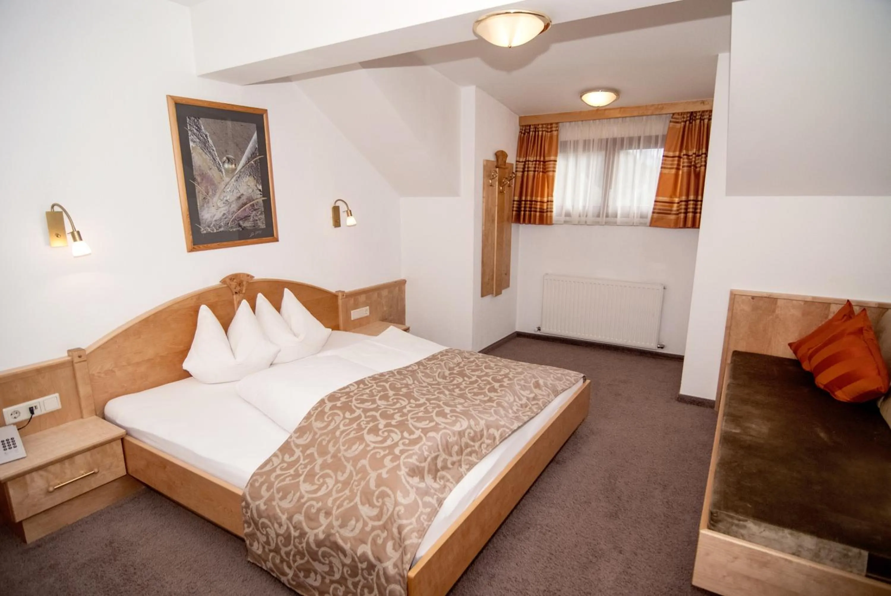 Bed in Hotel Garni Mirabell