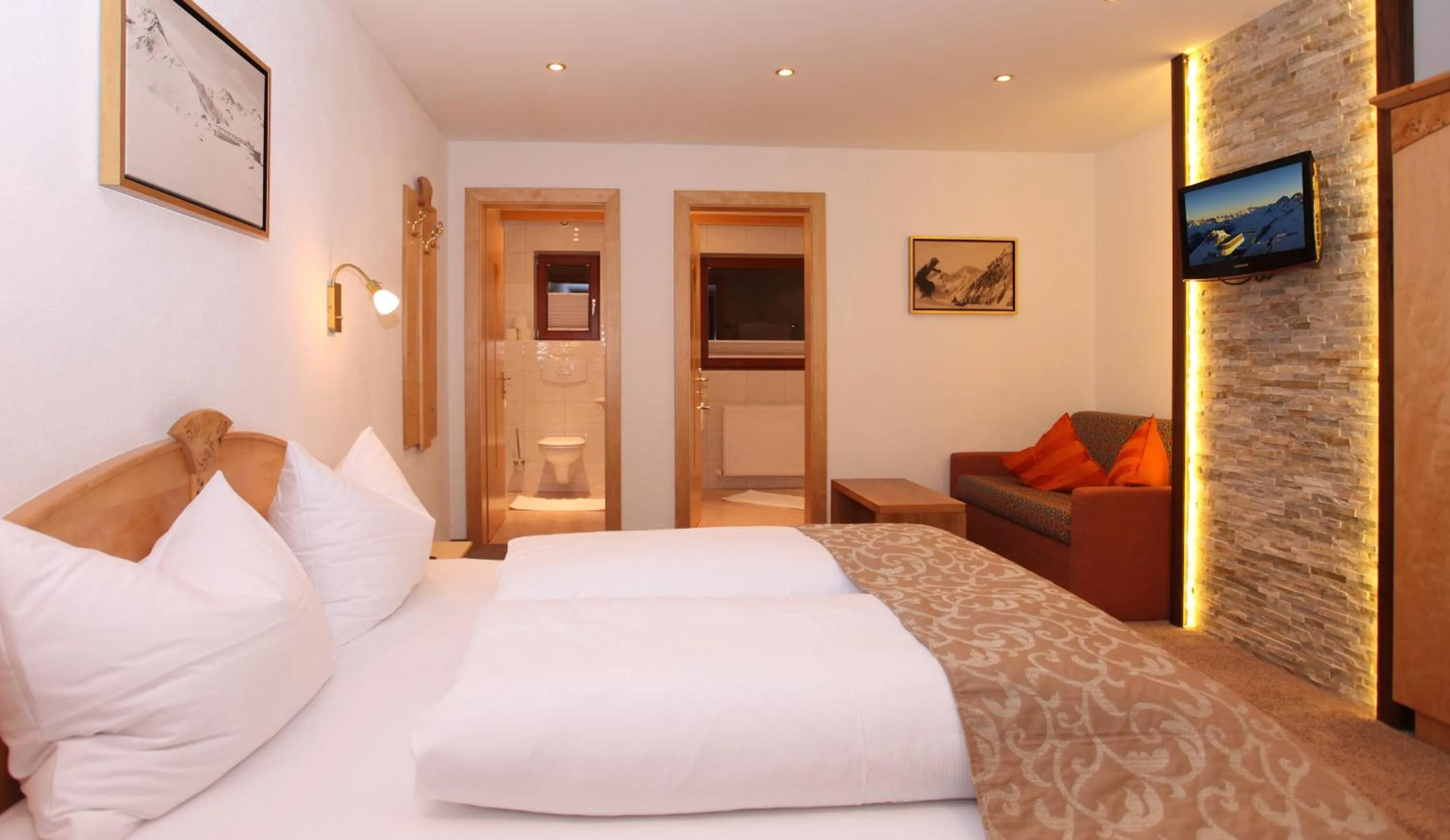 Photo of the whole room, Bed in Hotel Garni Mirabell