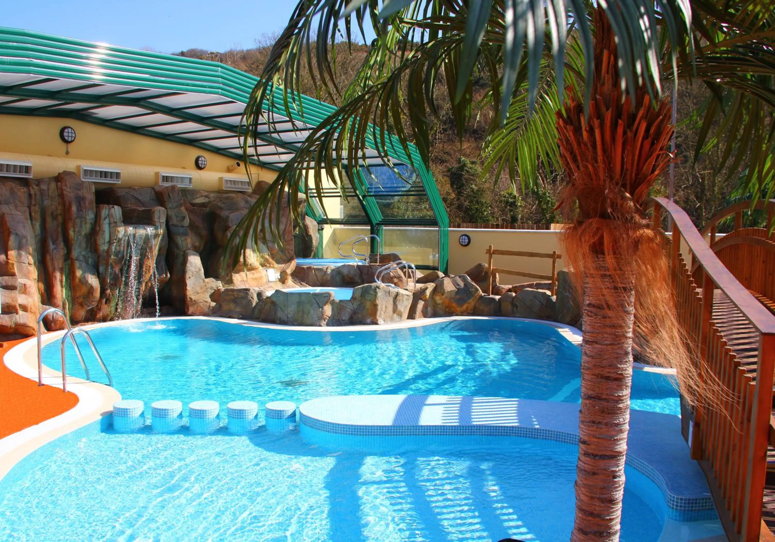 Swimming pool in Cardigan Bay Holiday Park
