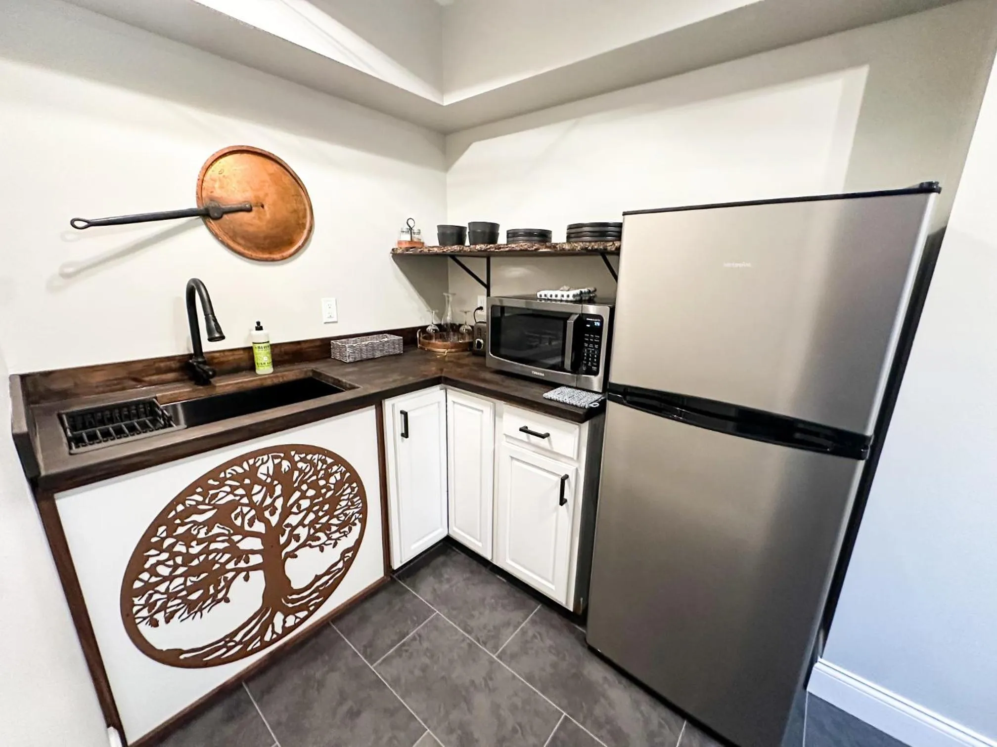 Kitchen or kitchenette in The Black Walnut Inn
