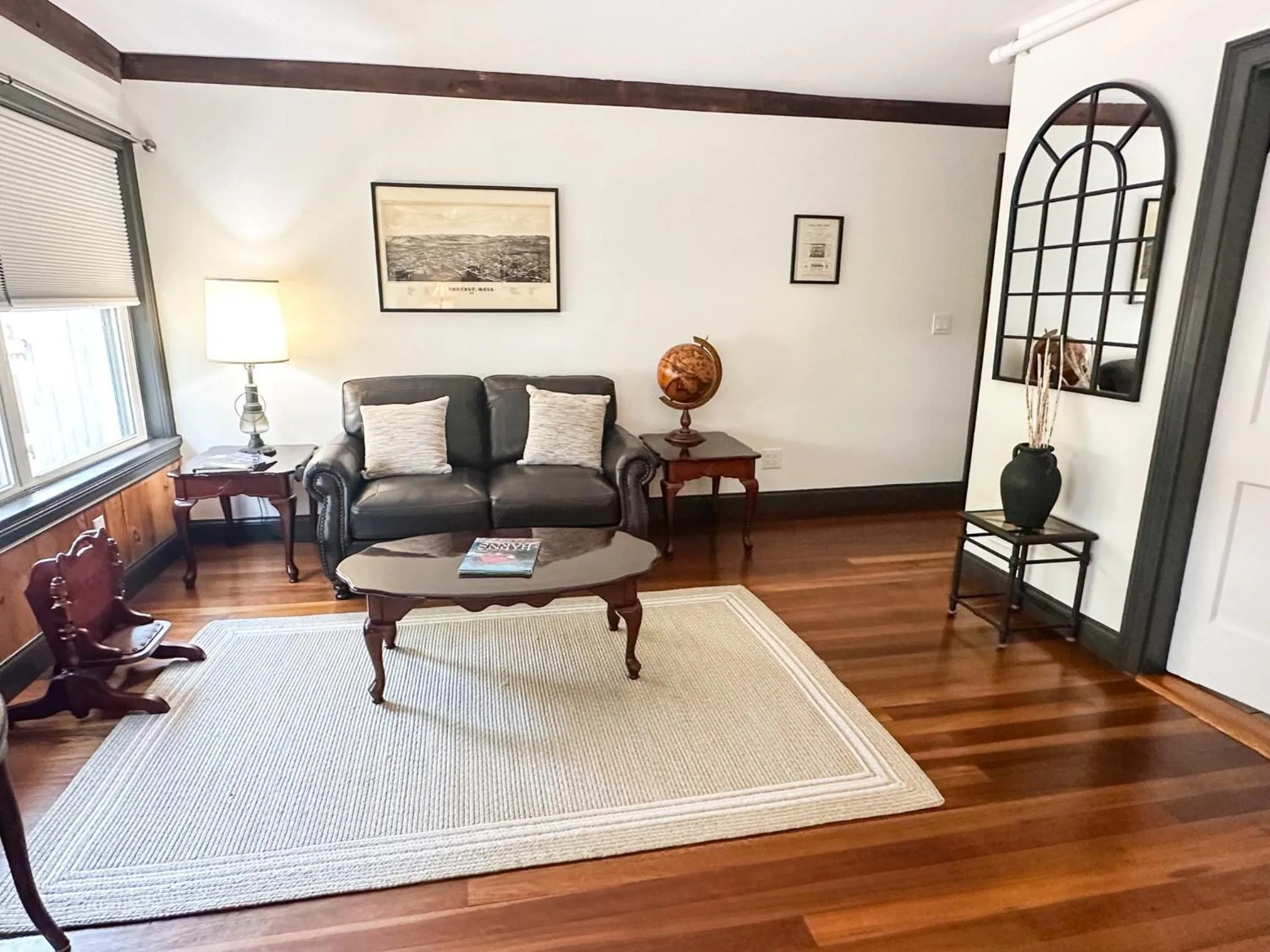Living room in The Black Walnut Inn