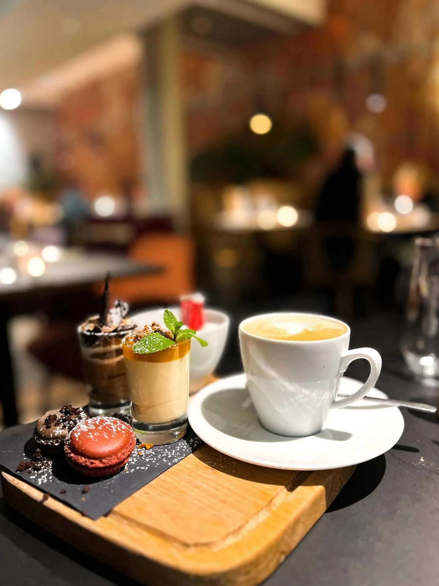 Restaurant/places to eat in Martin's All Suites