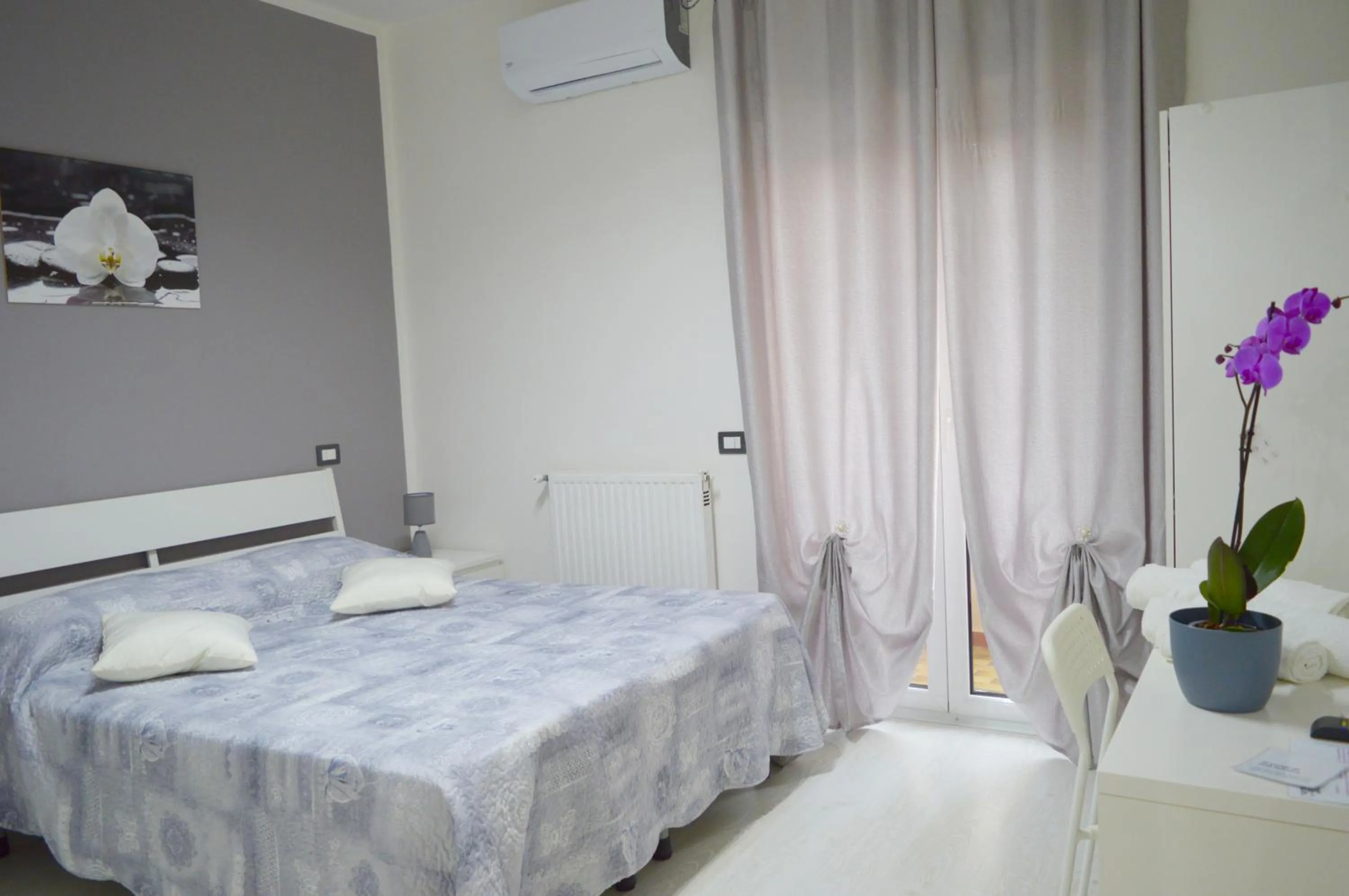 Photo of the whole room in Bellatrix