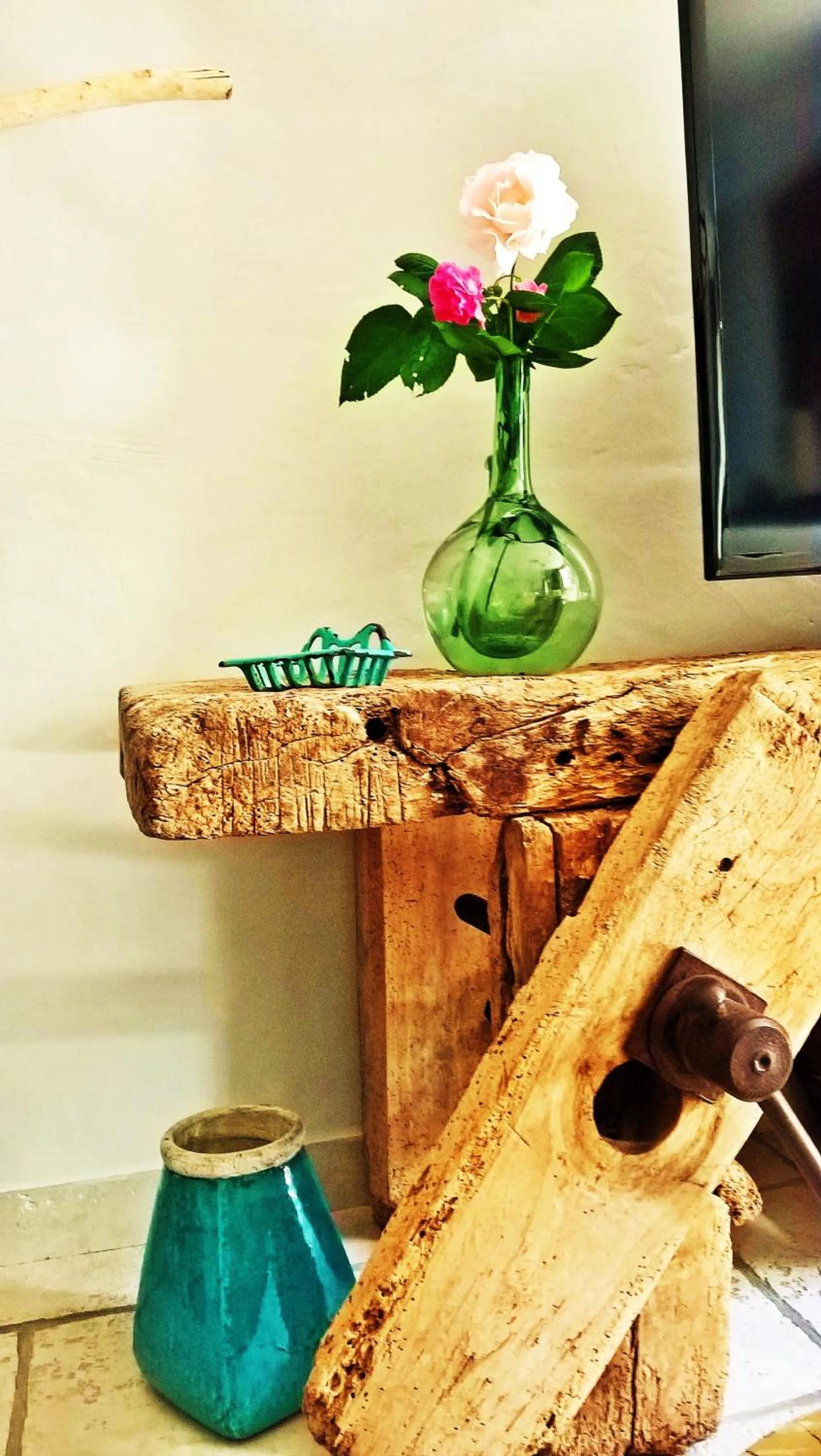 Decorative detail in les trésors de malle mialle