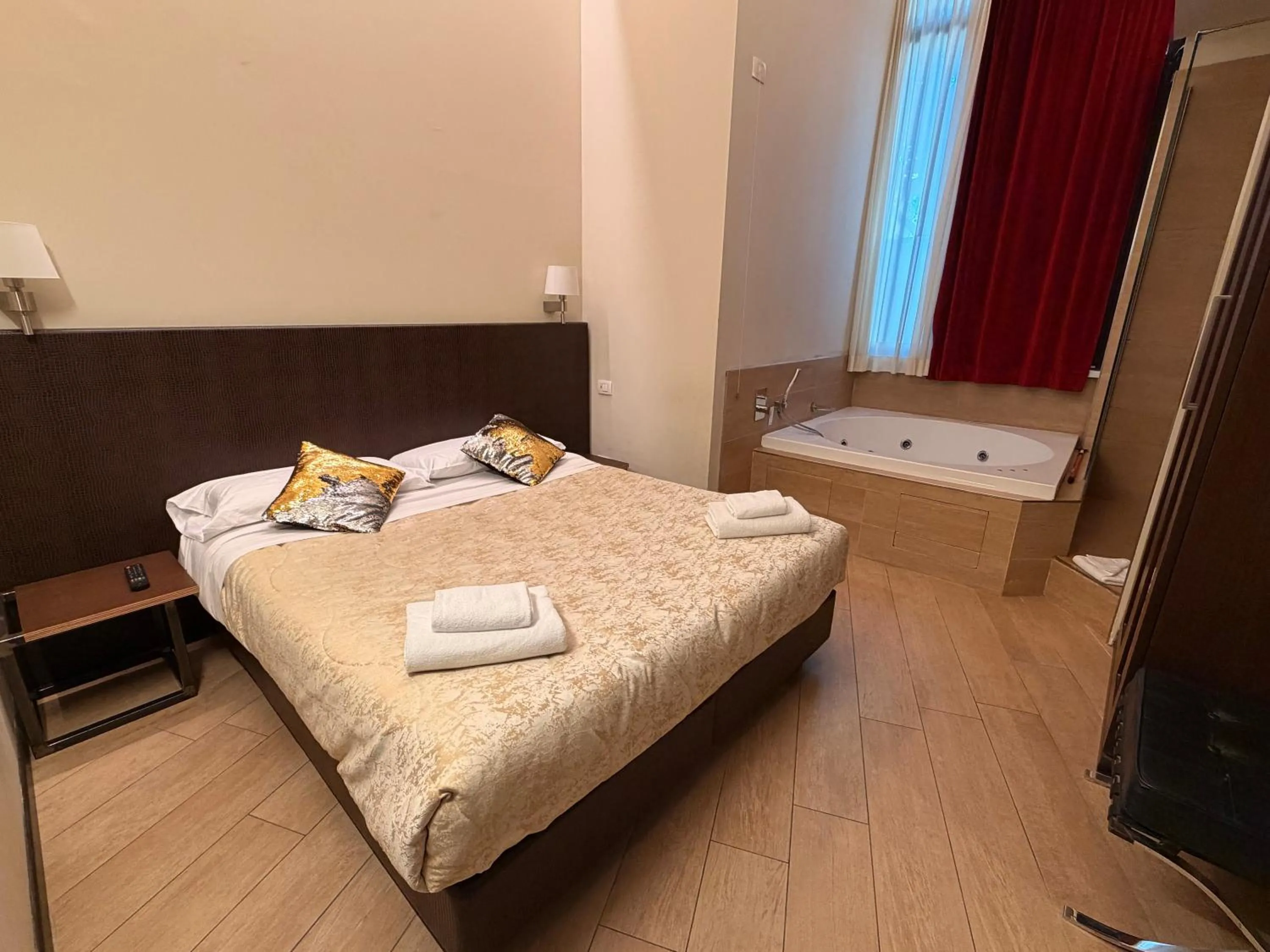 Deluxe Double Room in Arena Luxury Suite