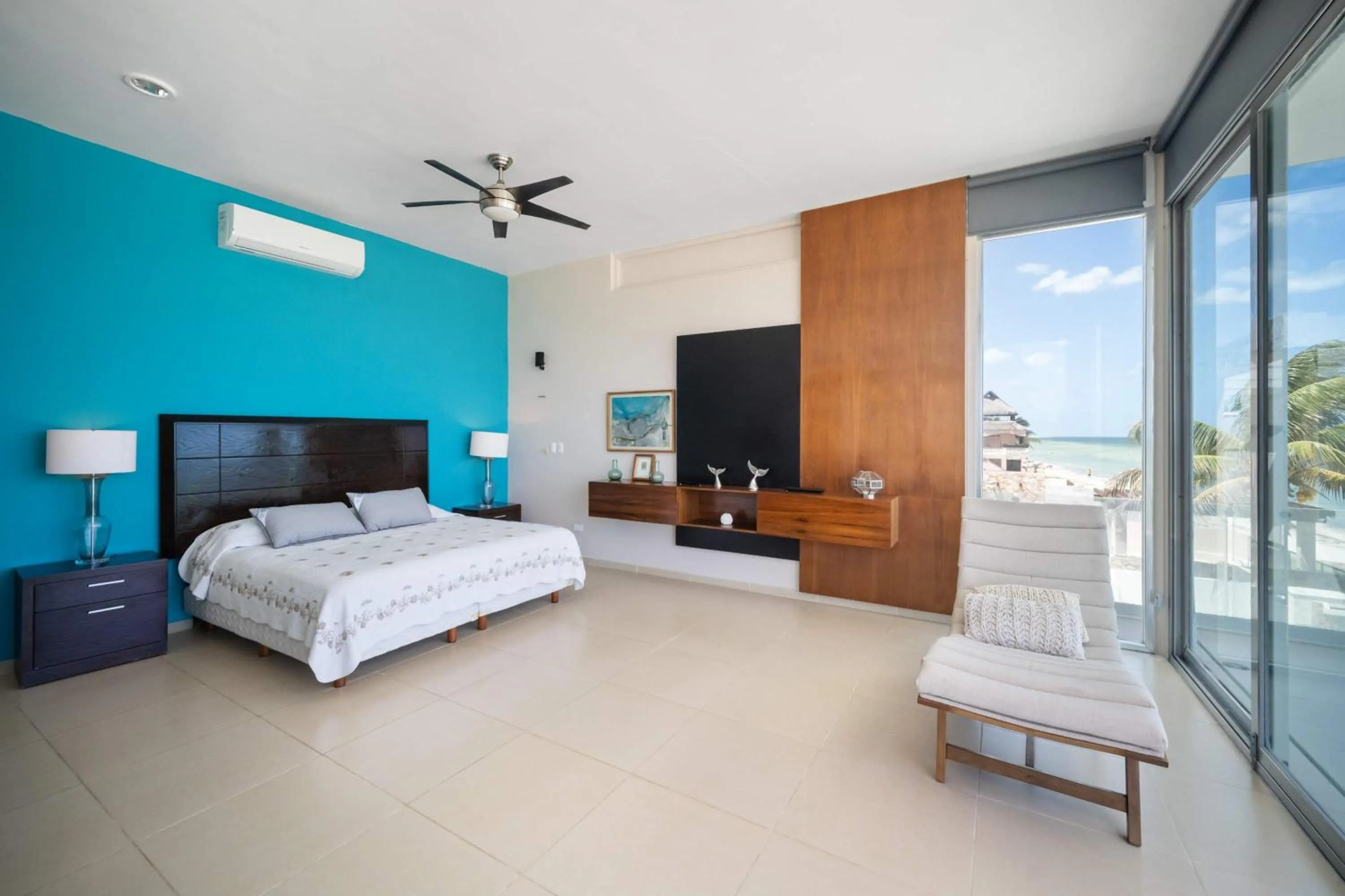 Bed in Beachfront Upscale House in Telchac