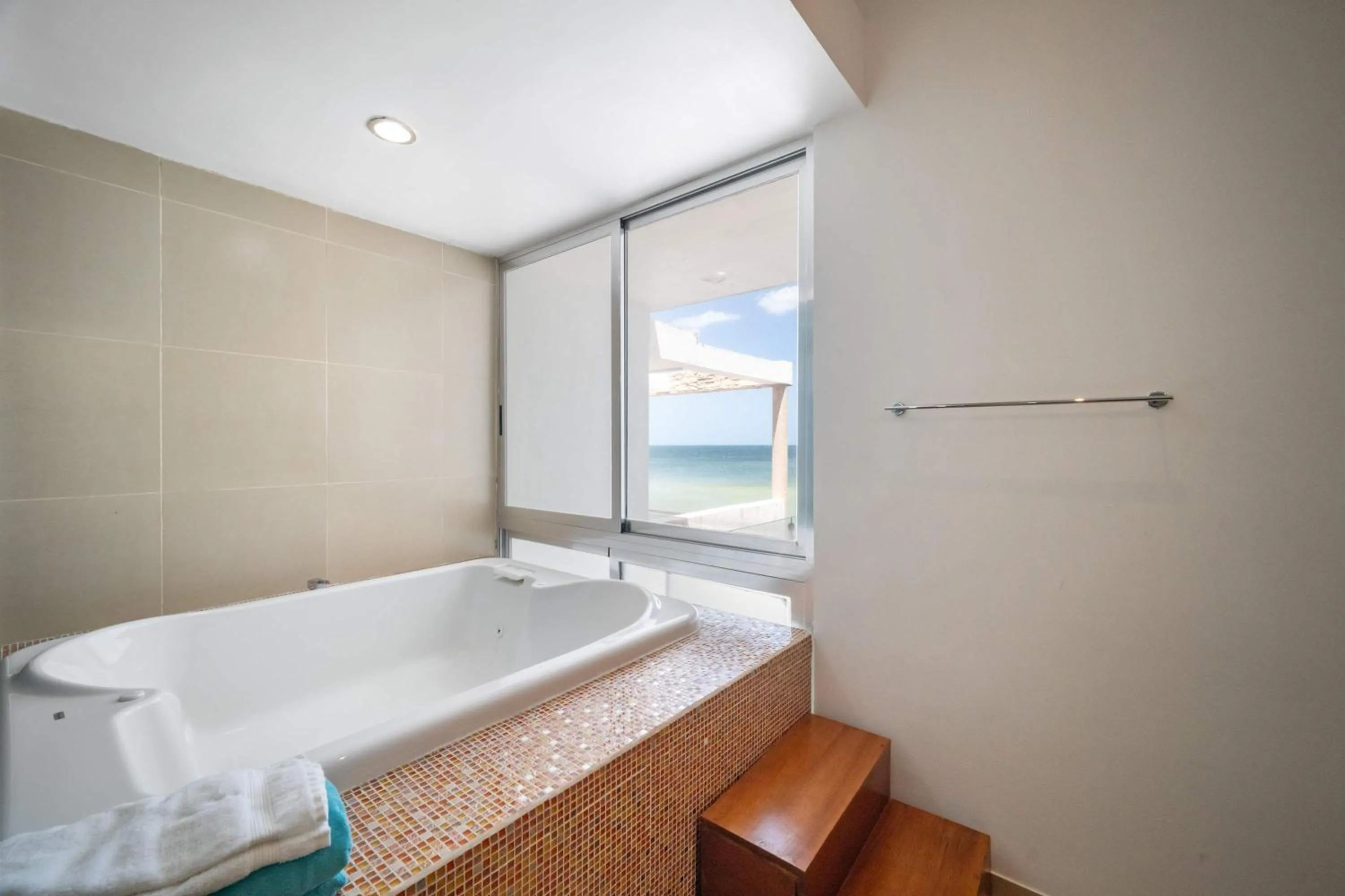 Beachfront Upscale House in Telchac