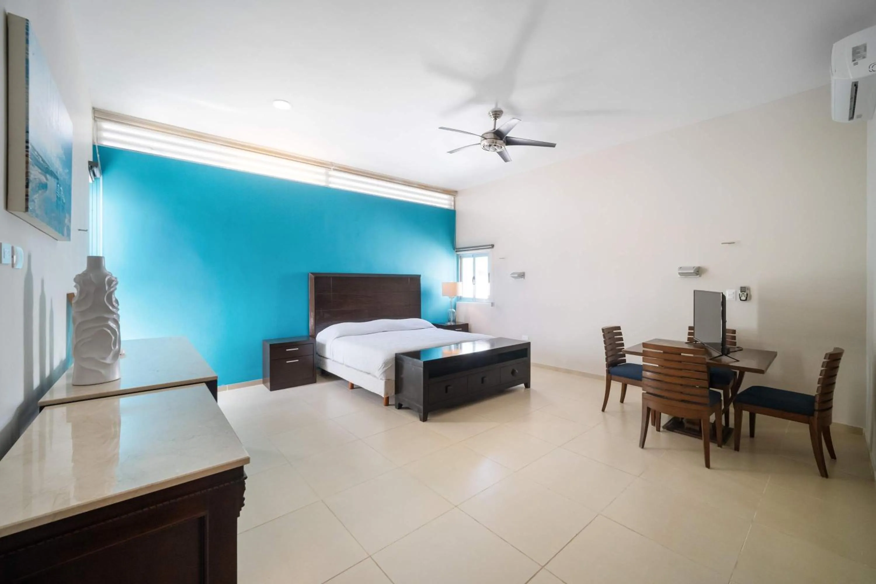 Bed in Beachfront Upscale House in Telchac