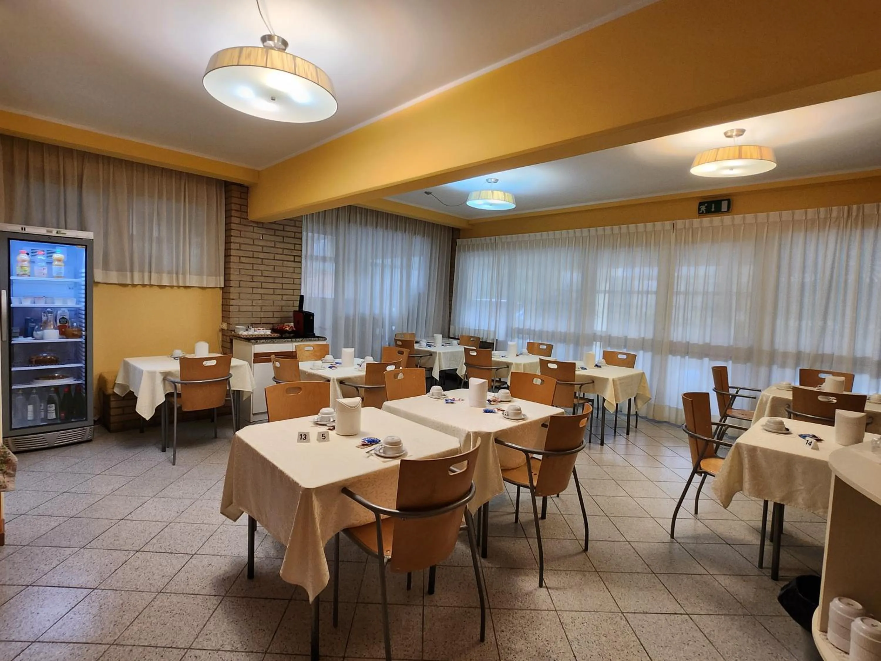 Restaurant/places to eat in Albergo Nyers