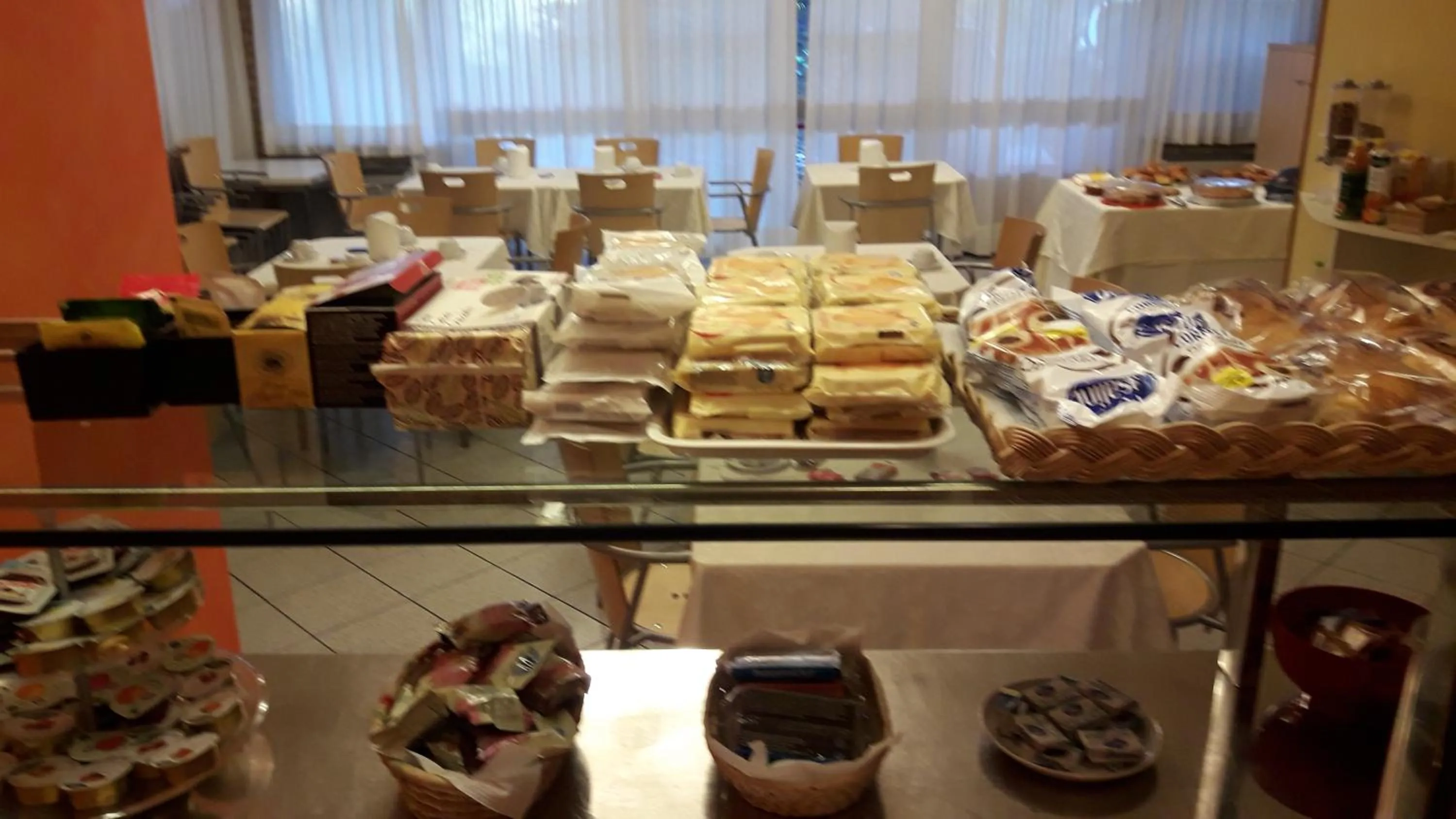 Buffet breakfast in Albergo Nyers