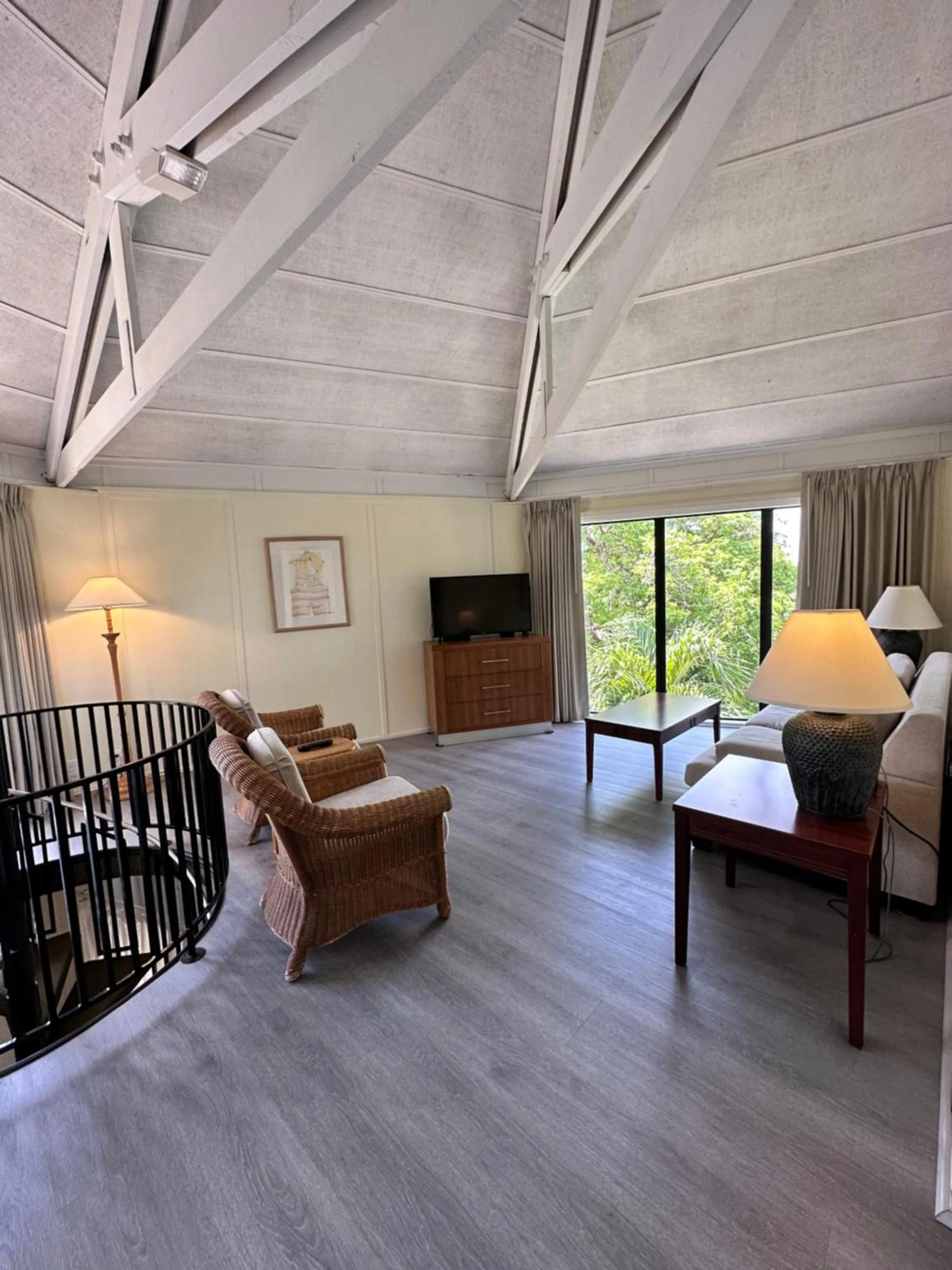 Living room, Bed in Coco Plum Beach & Tennis Club & Marina