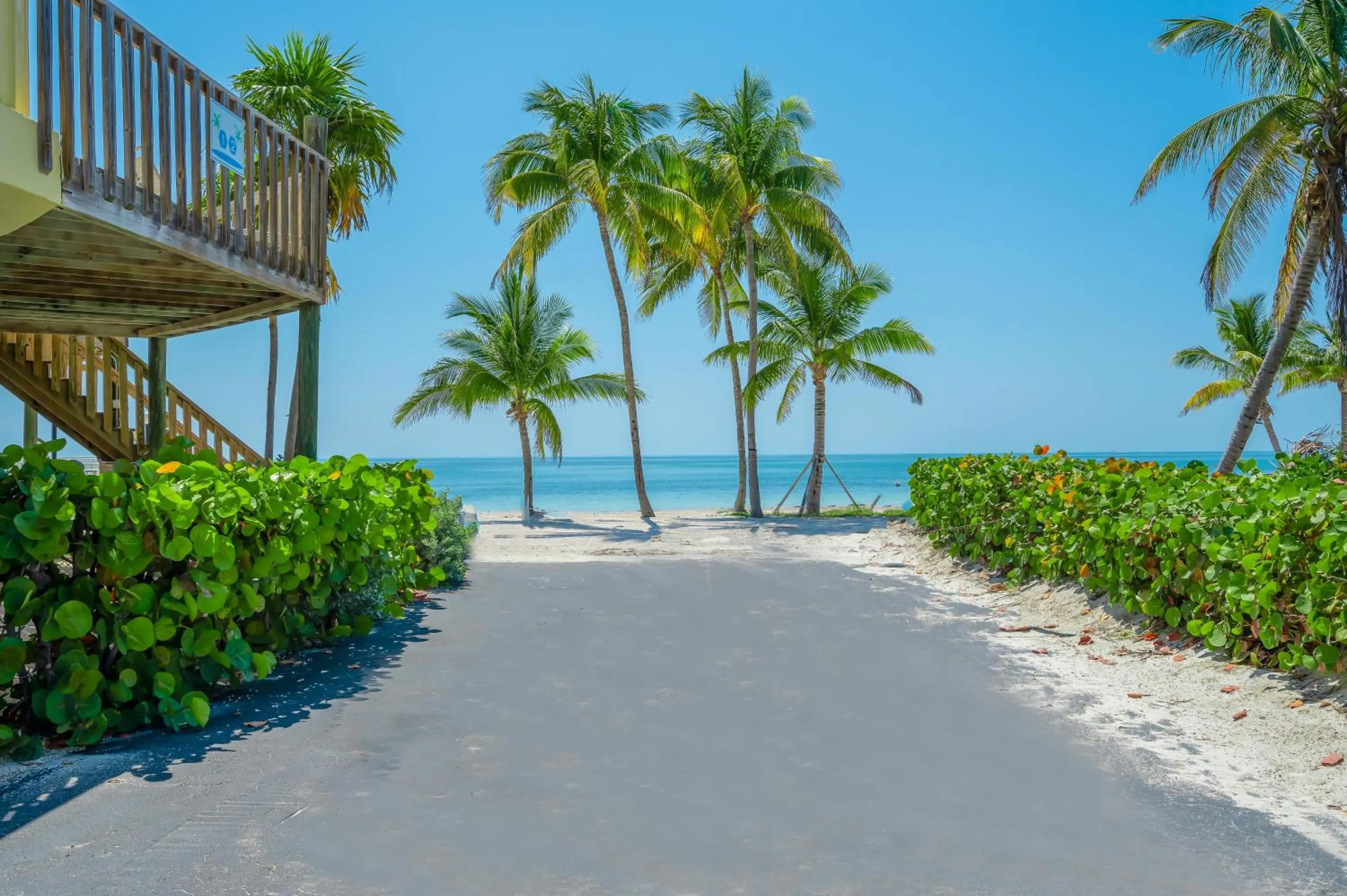 Property building in Coco Plum Beach & Tennis Club & Marina