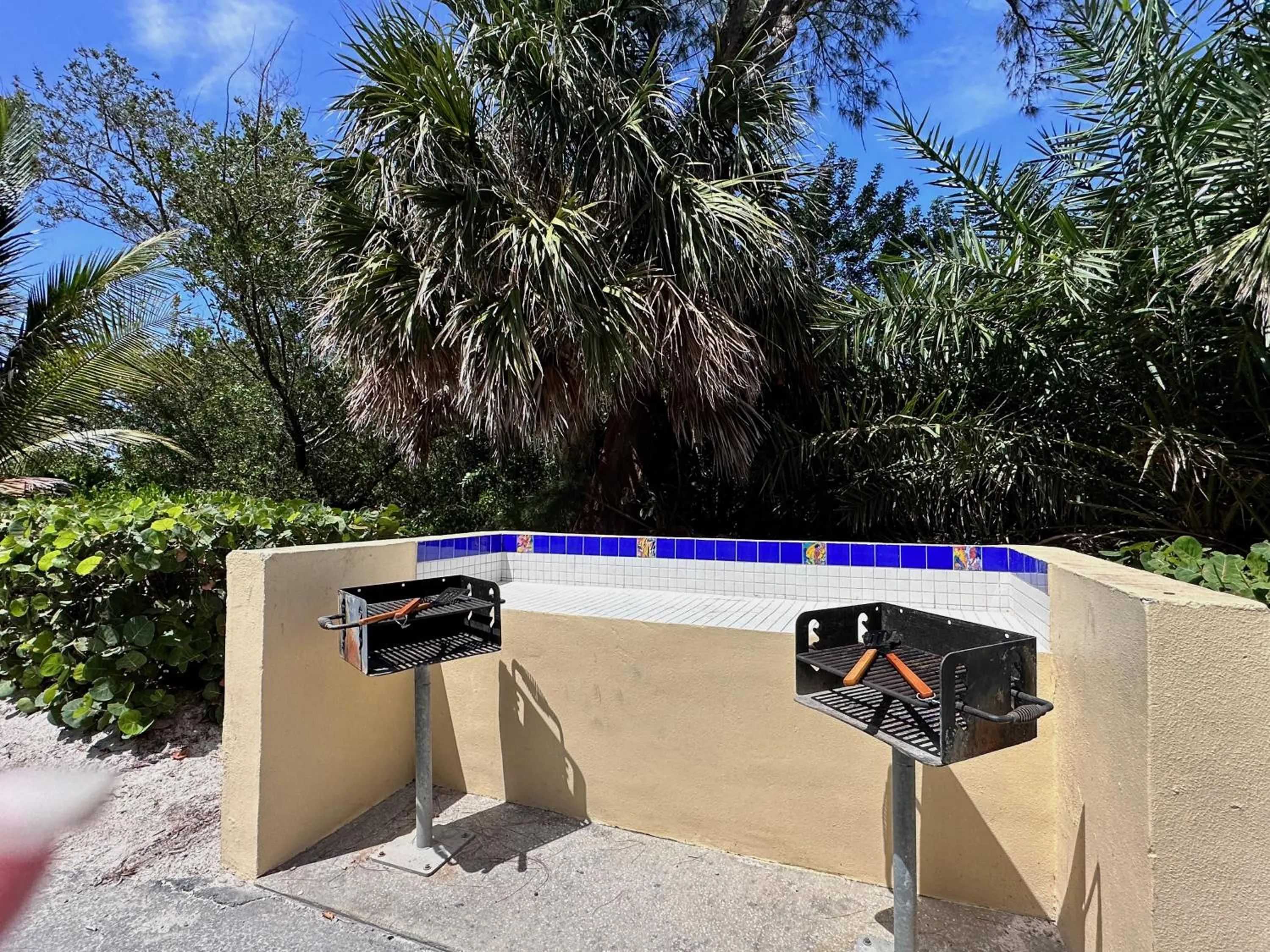 BBQ facilities in Coco Plum Beach & Tennis Club & Marina