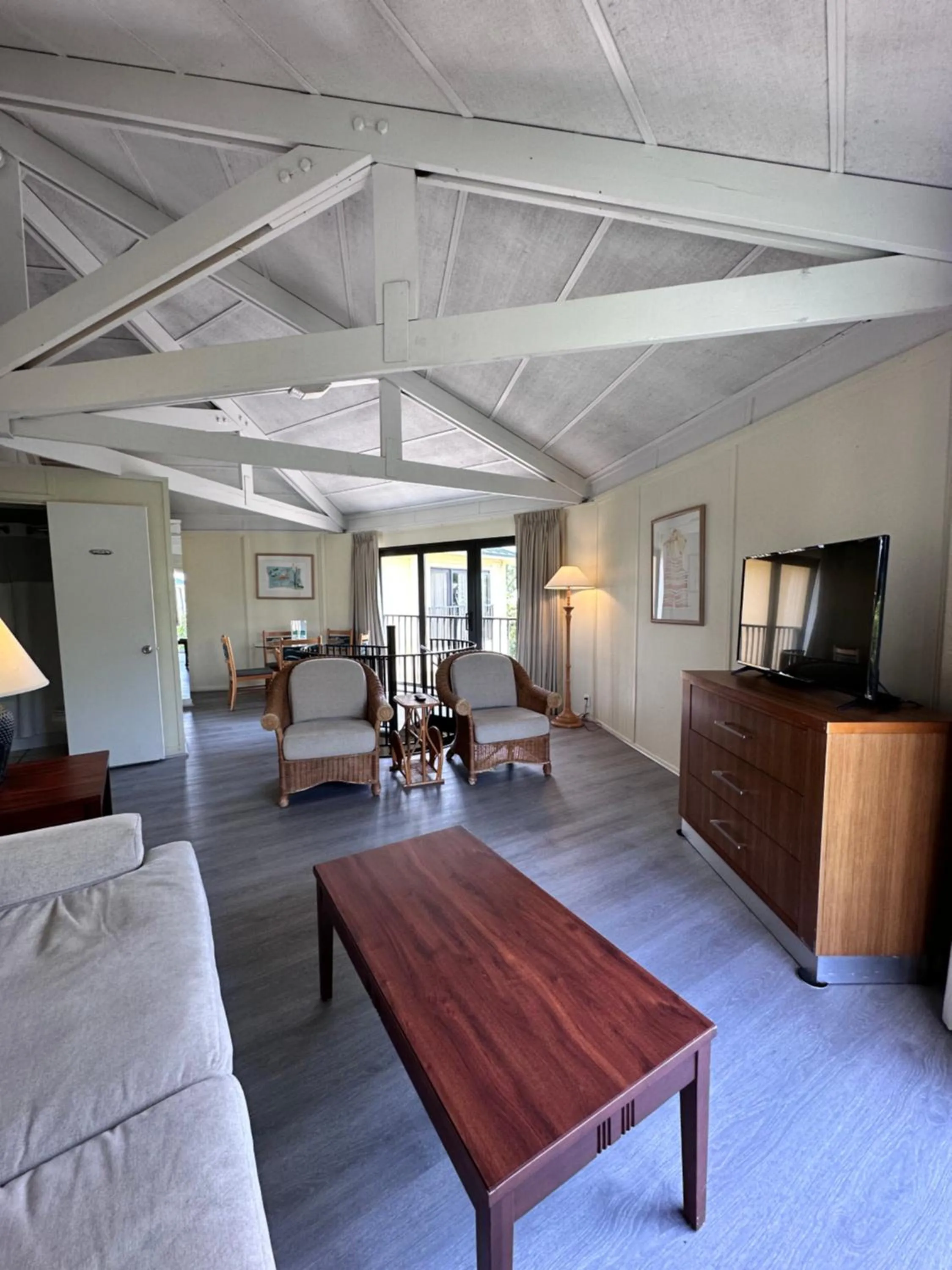 TV and multimedia in Coco Plum Beach & Tennis Club & Marina