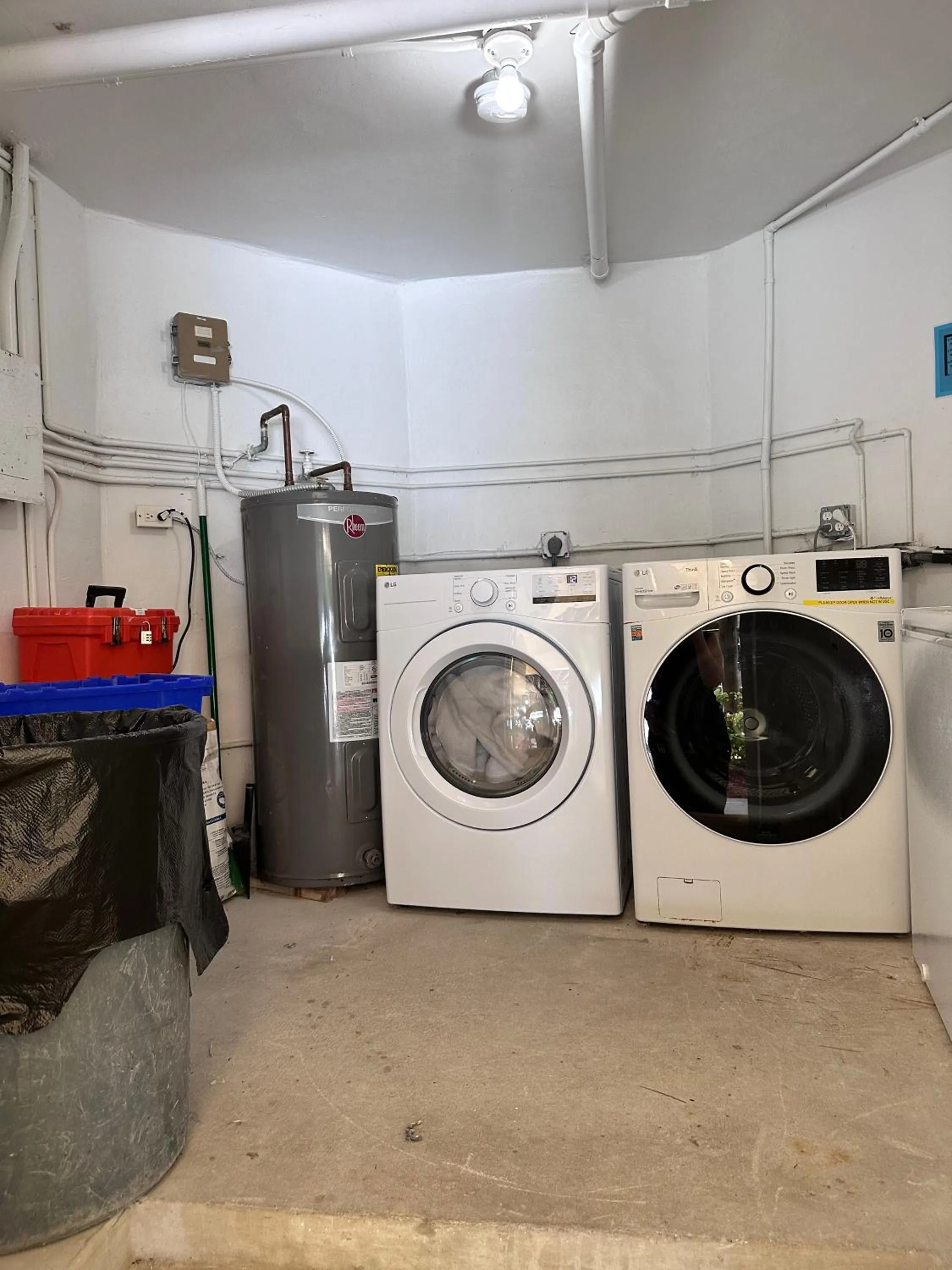 washing machine in Coco Plum Beach & Tennis Club & Marina