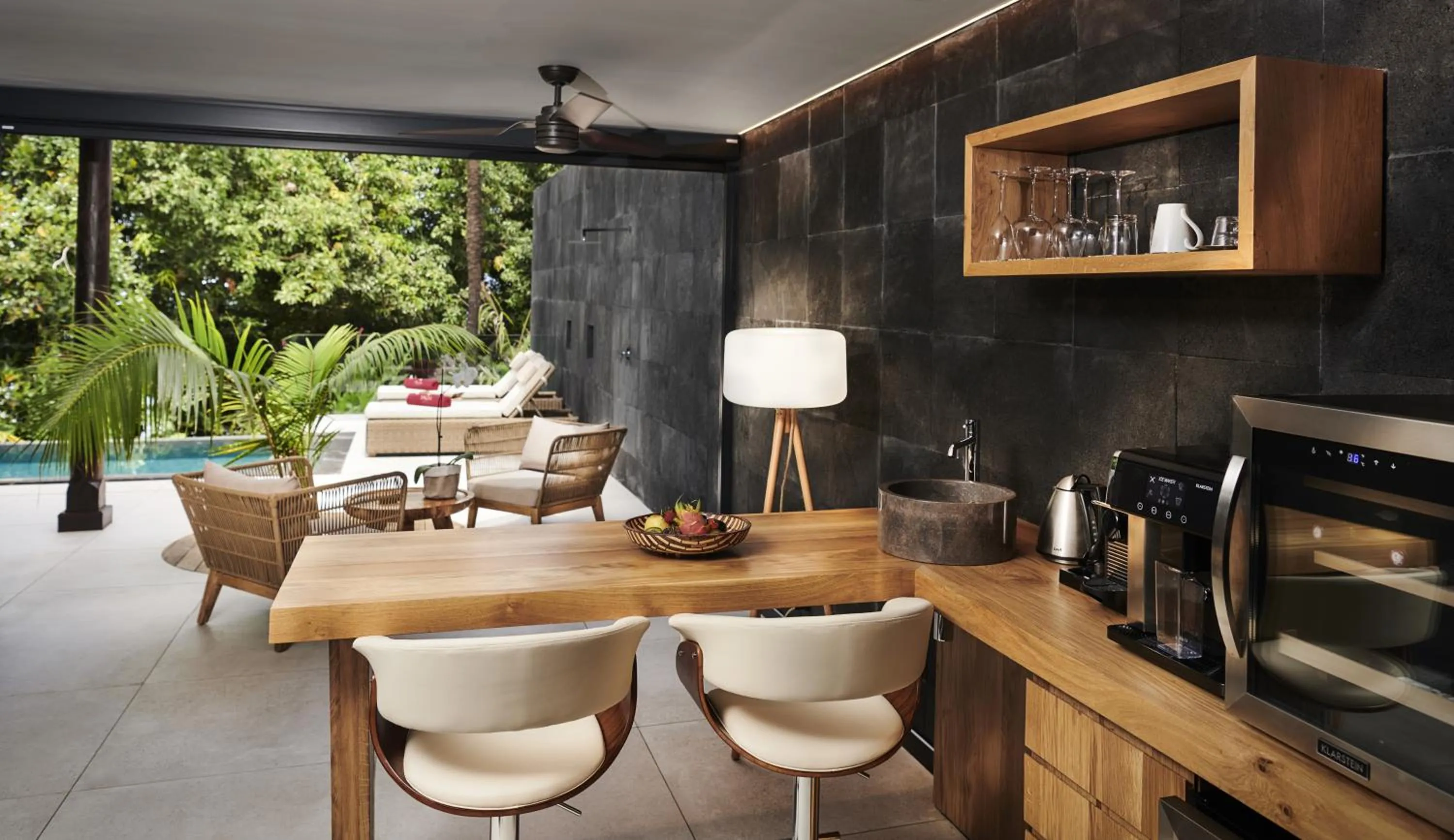 Coffee/tea facilities in Palm Hotel & Spa