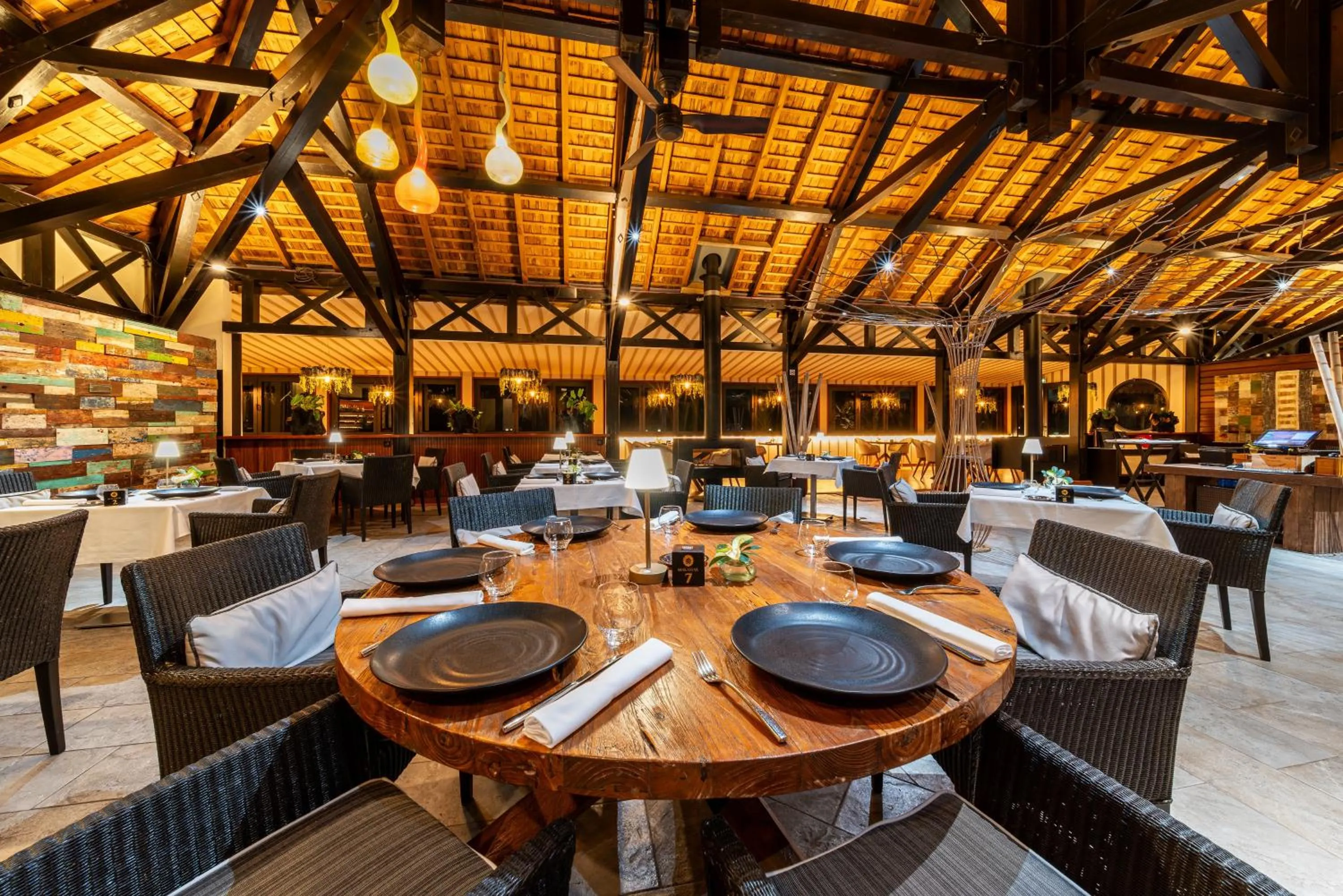 Restaurant/places to eat in Palm Hotel & Spa