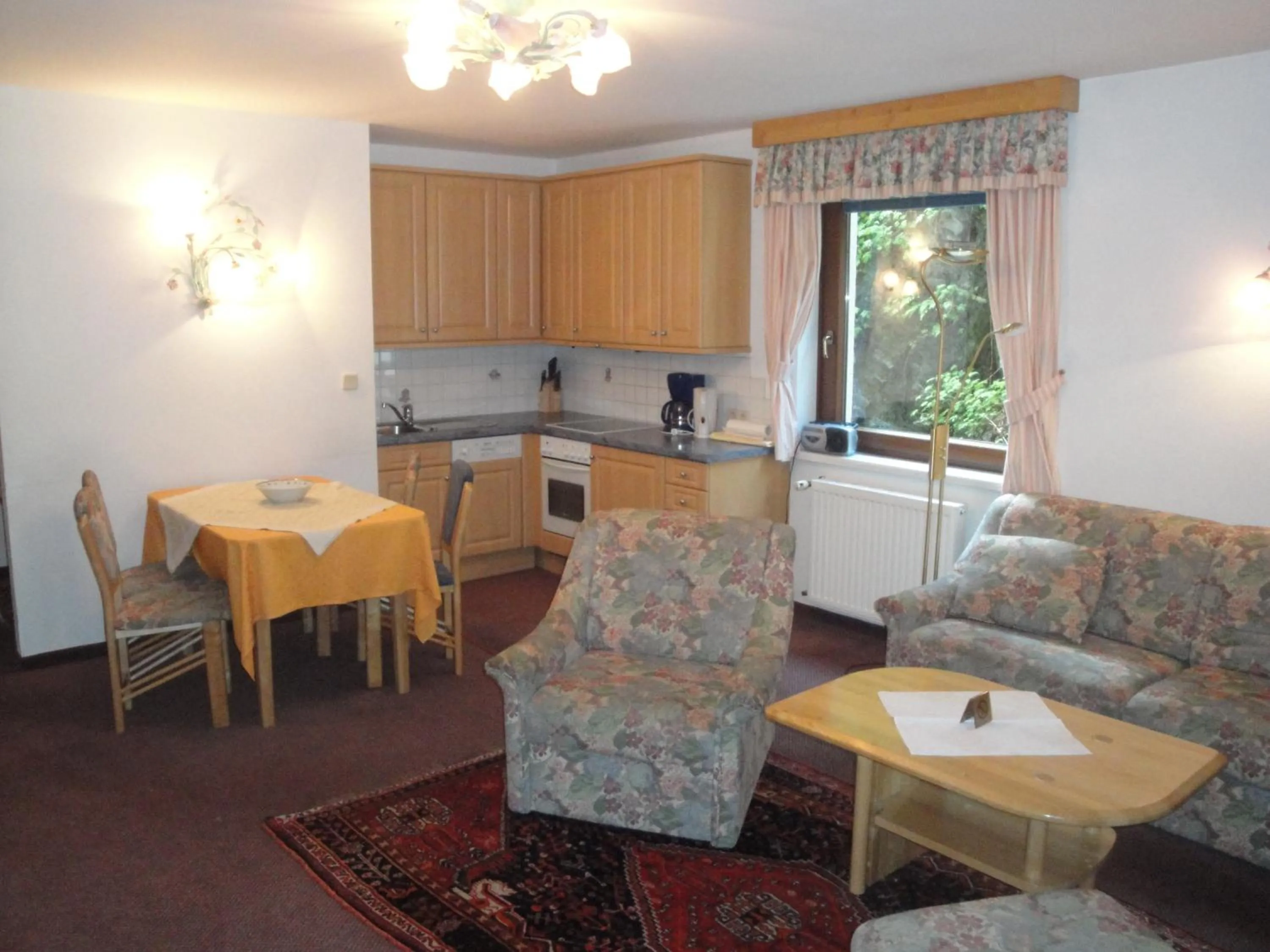 Kitchen or kitchenette in Pension & Appartement Steinwender