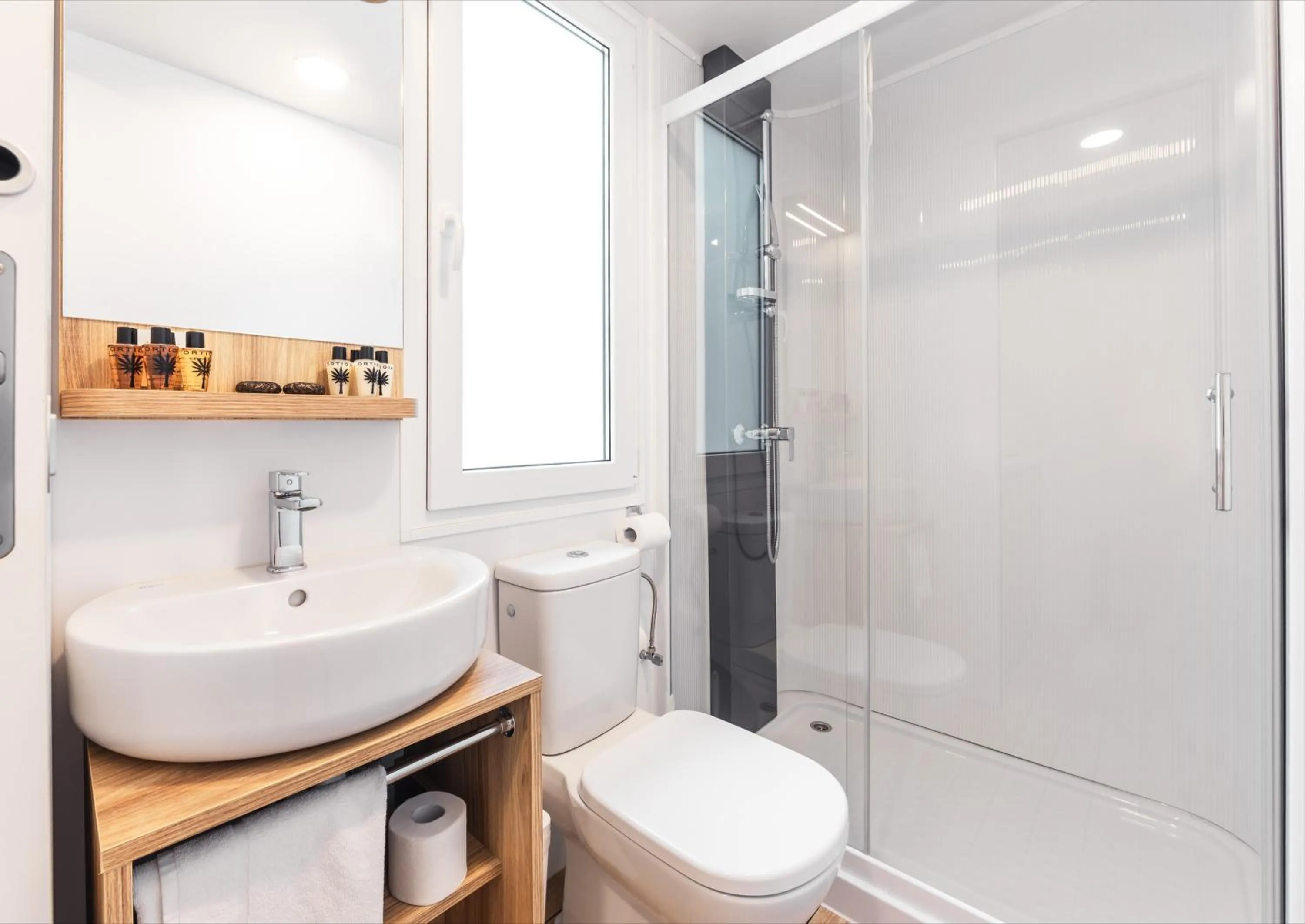 Shower in Club del Sole Tenuta Primero Grado Family Collection