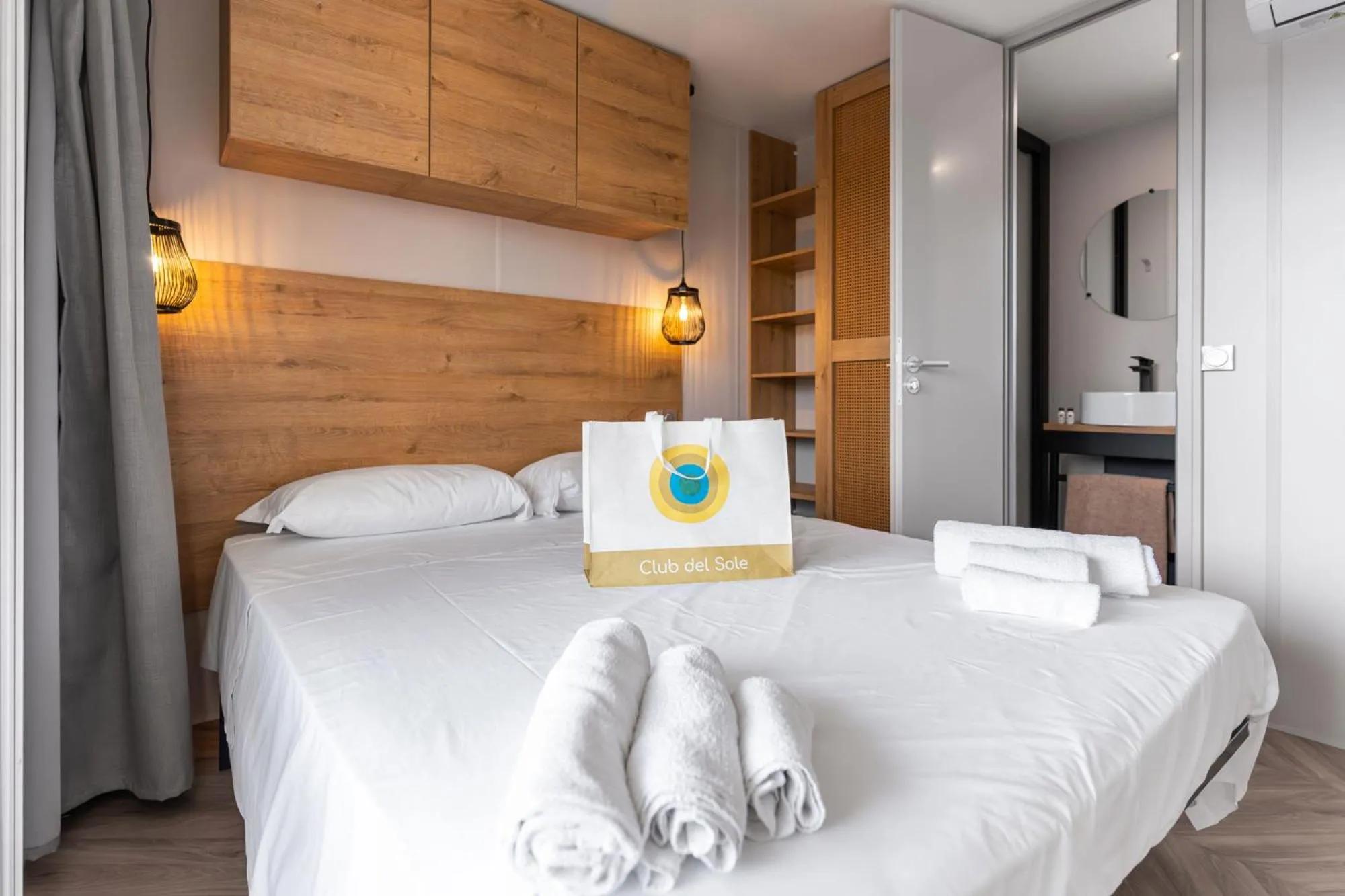 Bedroom, Bed in Club del Sole Tenuta Primero Grado Family Collection